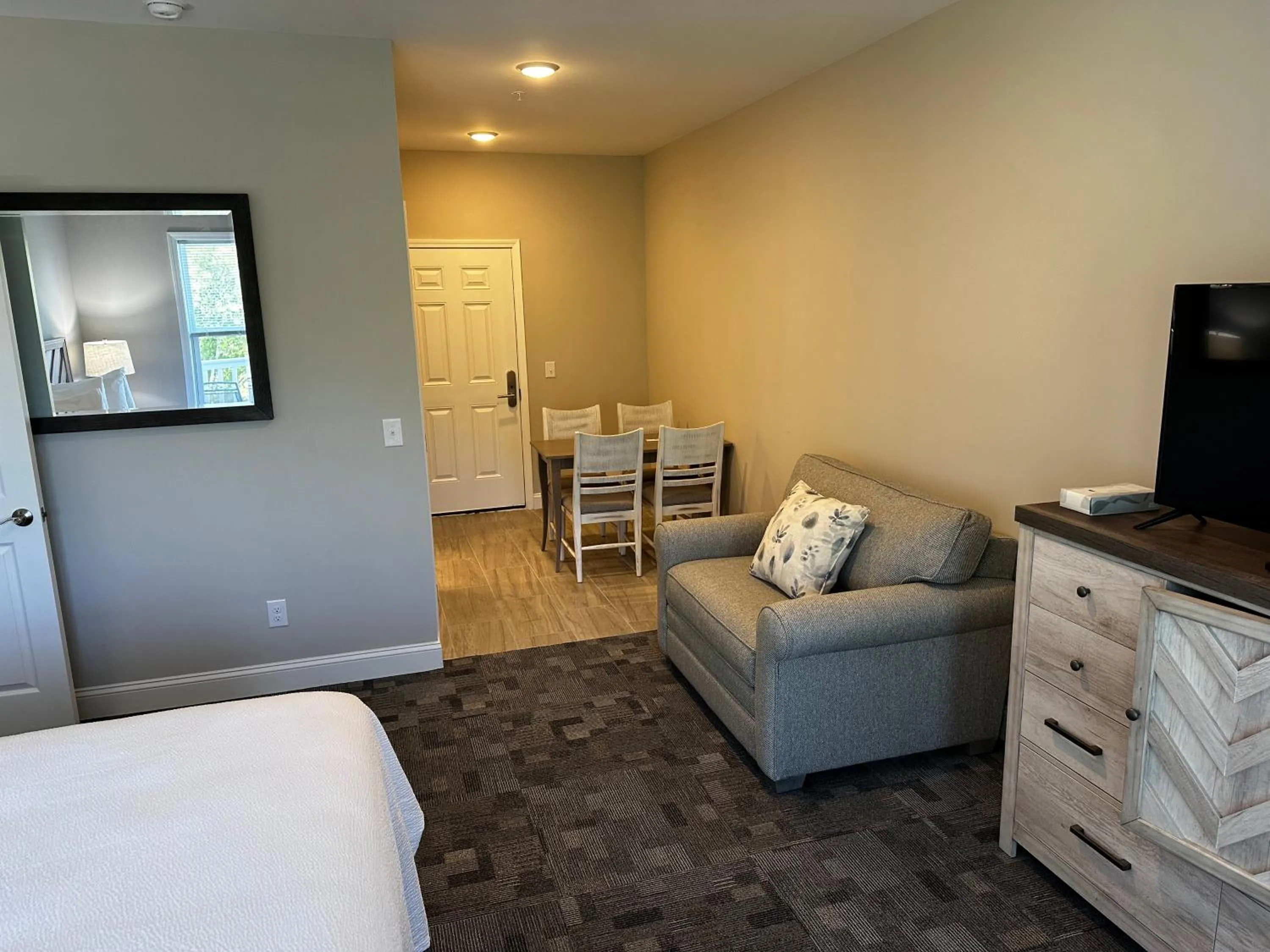 Seating area, Bed in River Hotel of Southport