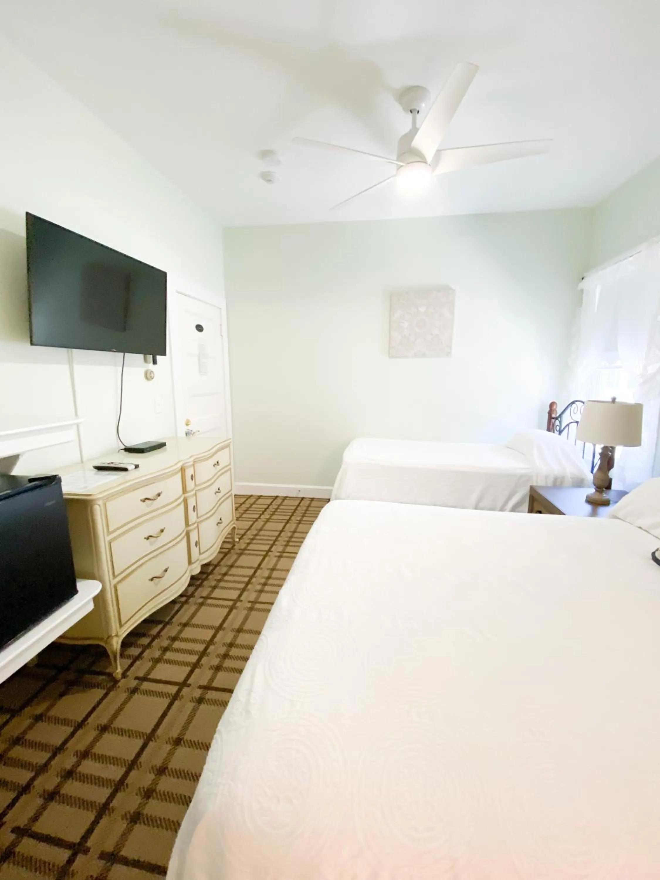 Bed in By The Sea Guests Bed & Breakfast and Suites