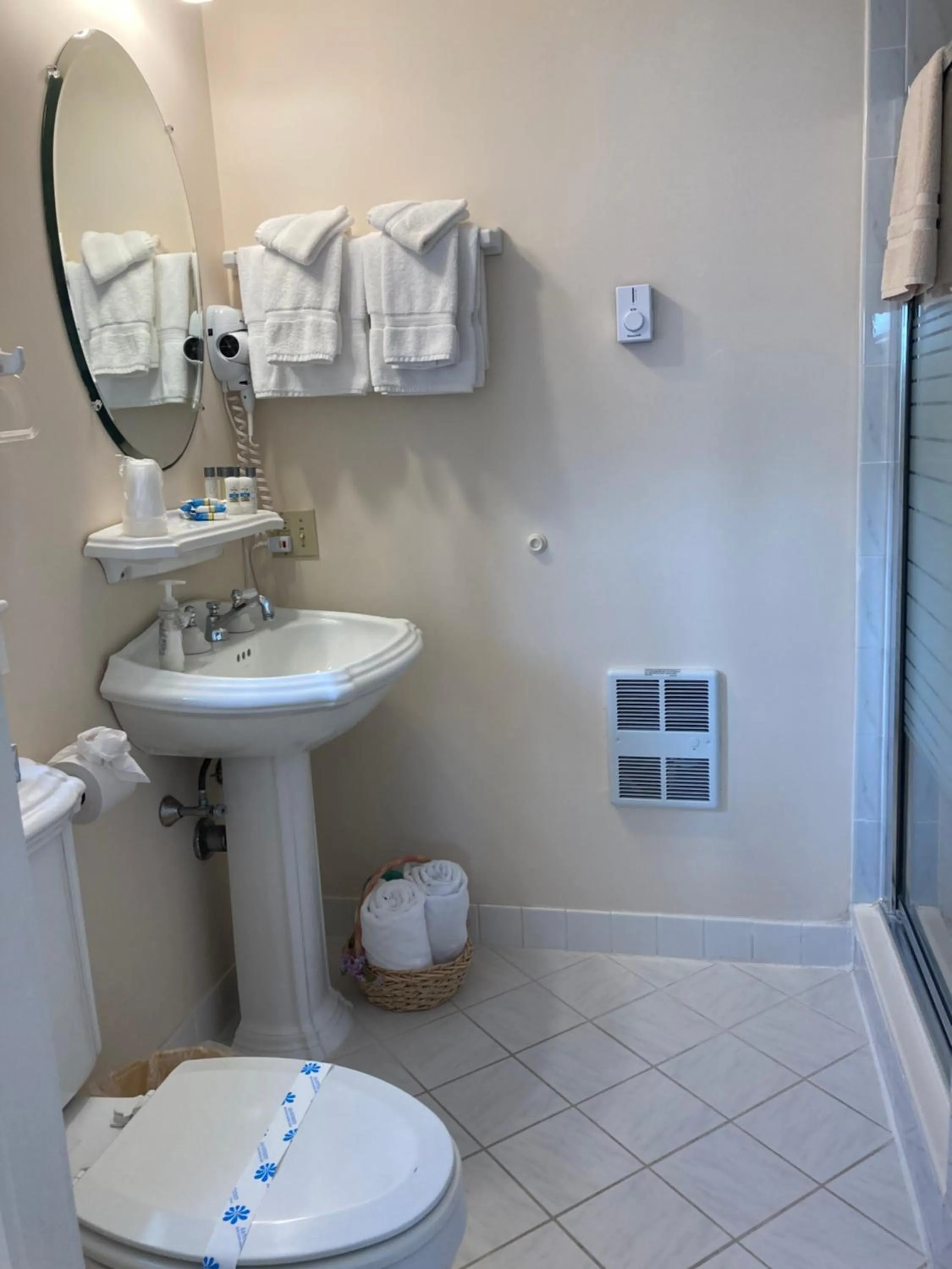 Bathroom in By The Sea Guests Bed & Breakfast and Suites