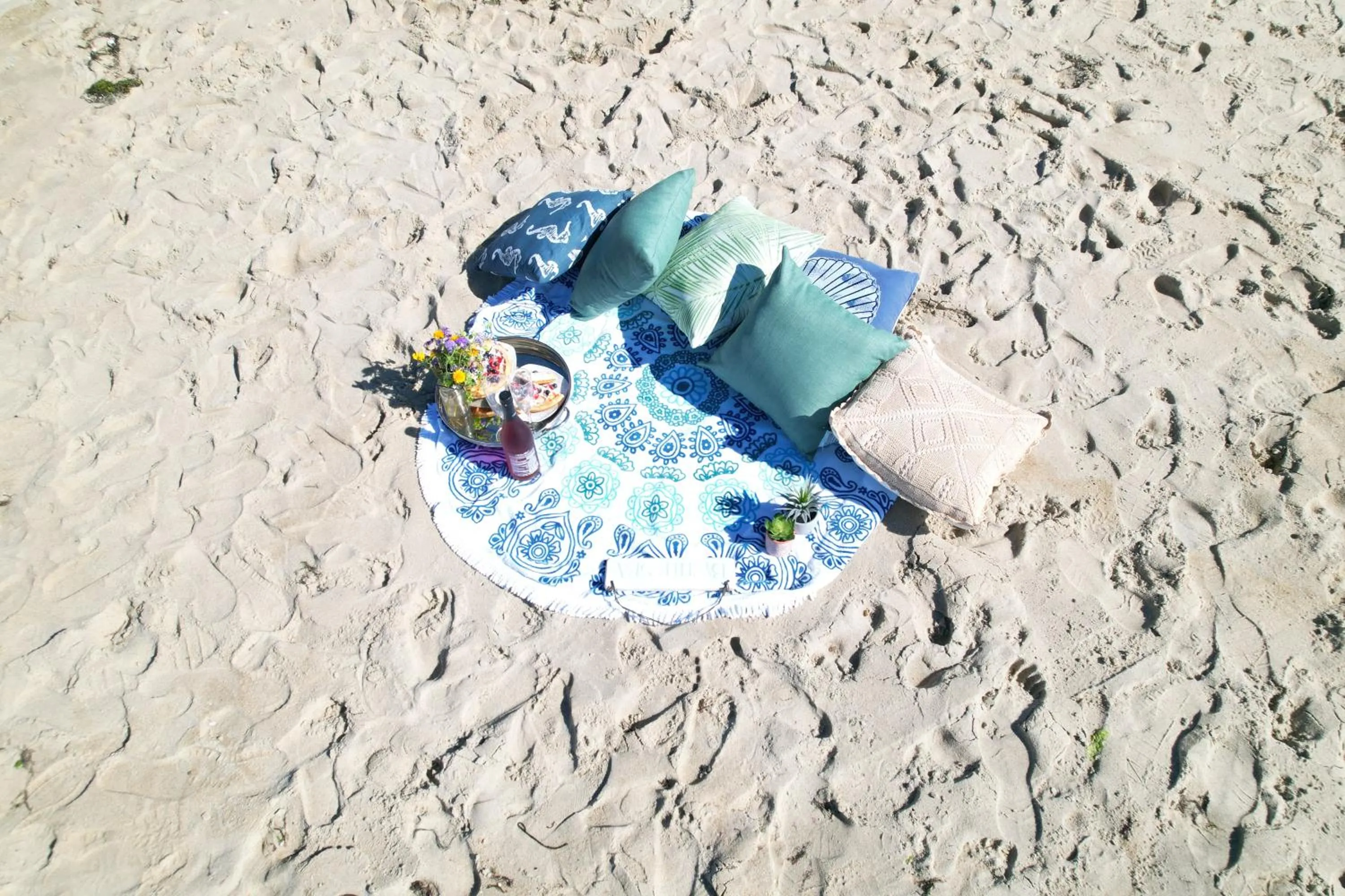 Entertainment in By The Sea Guests Bed & Breakfast and Suites