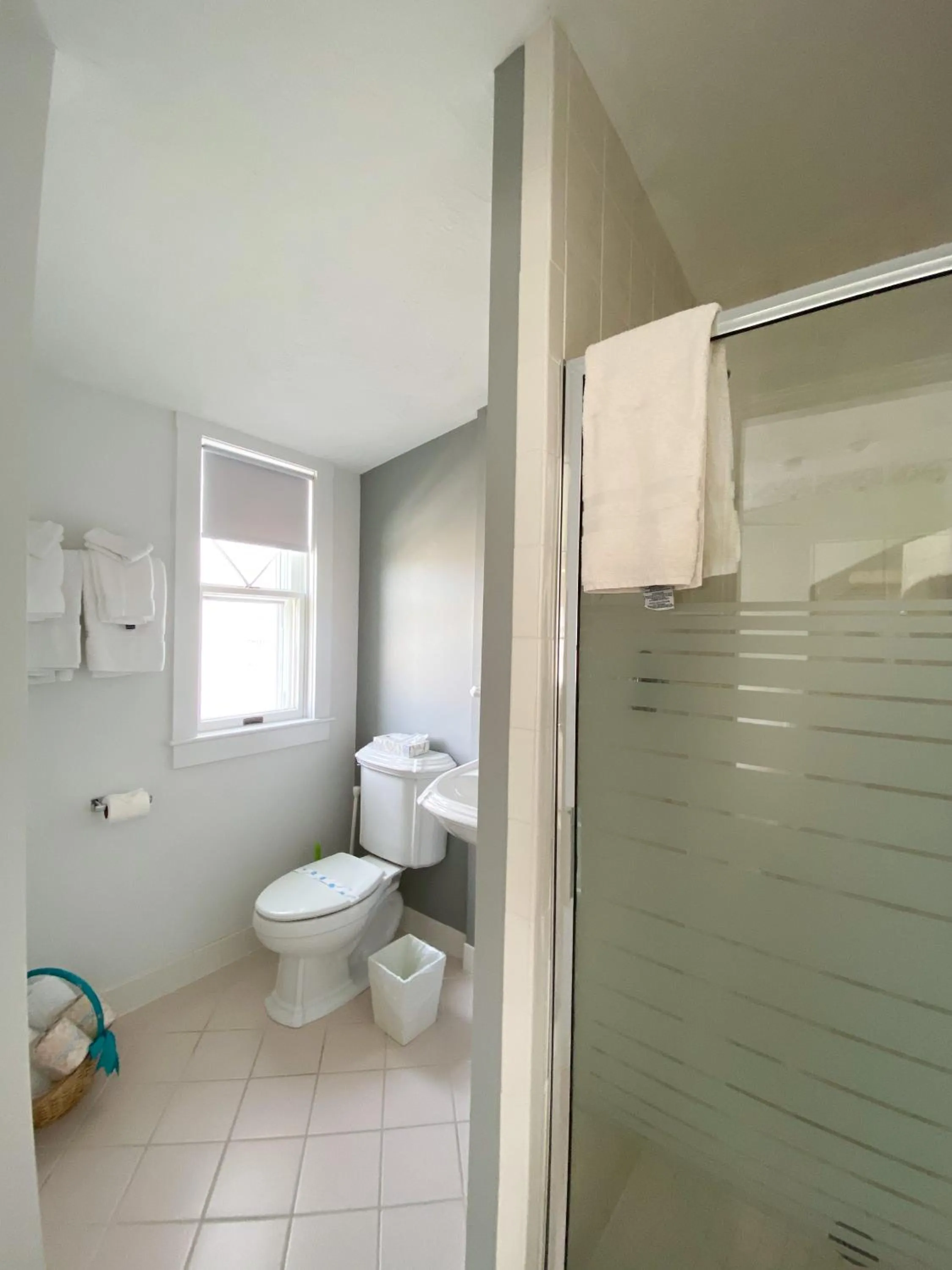 Shower in By The Sea Guests Bed & Breakfast and Suites