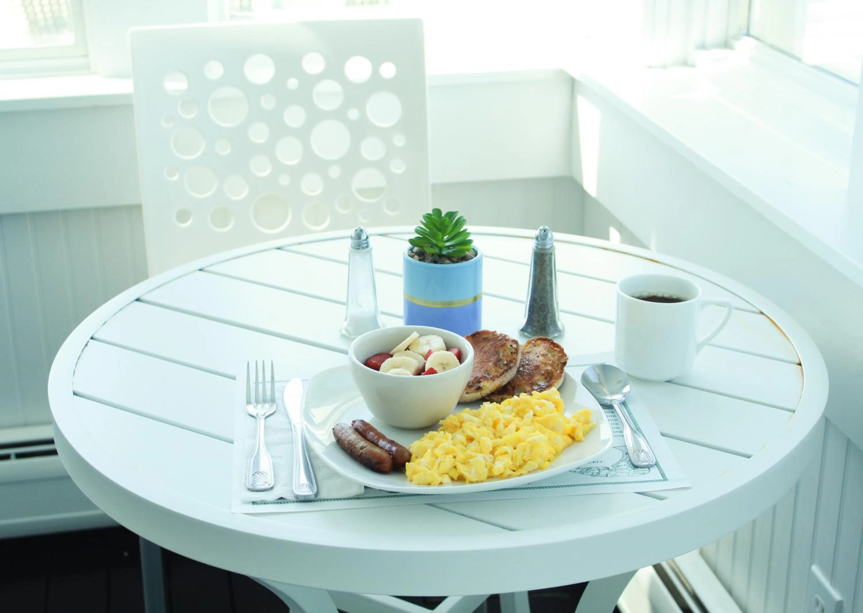 Breakfast in By The Sea Guests Bed & Breakfast and Suites