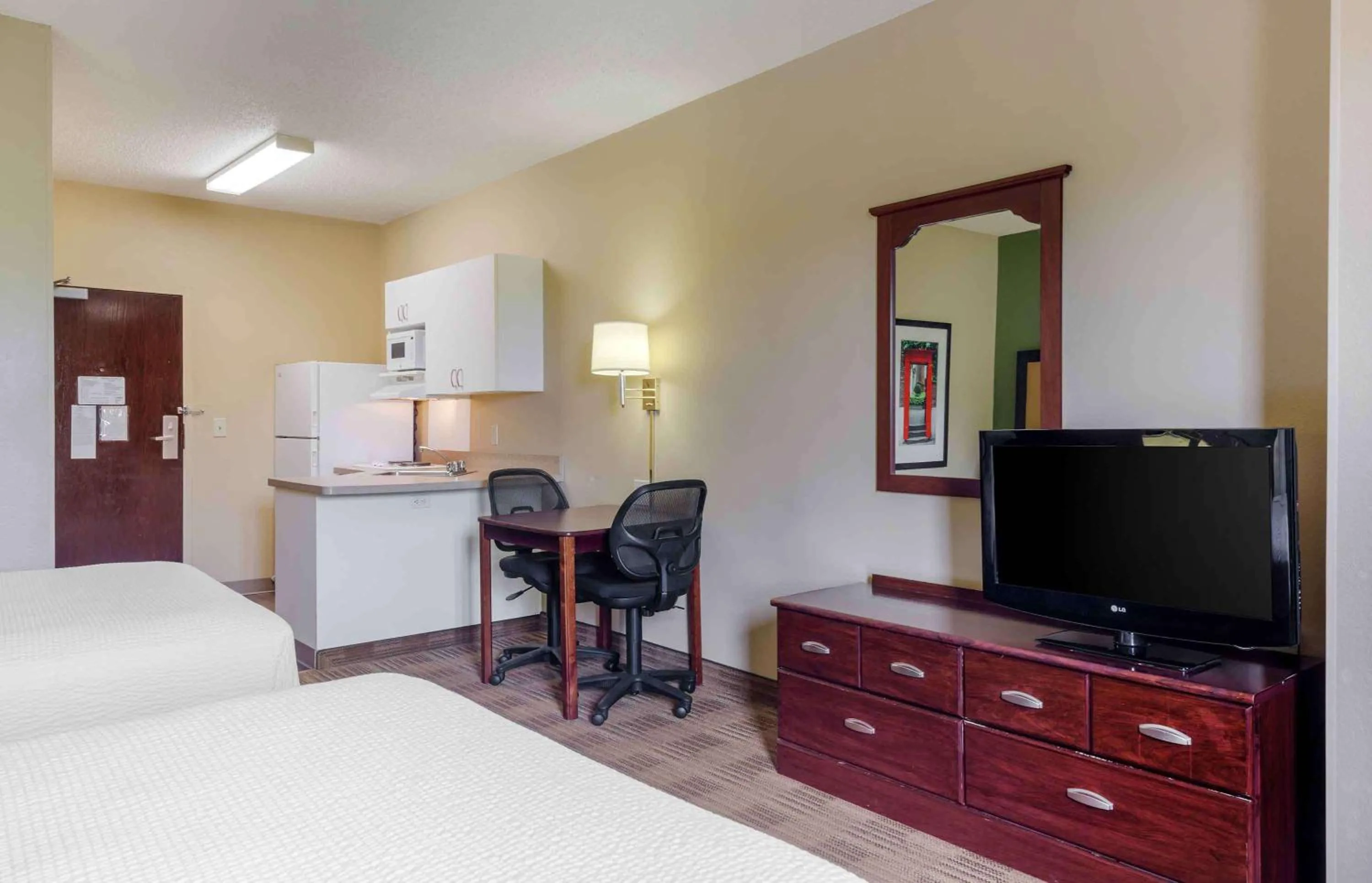 Bedroom, Bed in Extended Stay America - Providence - West Warwick