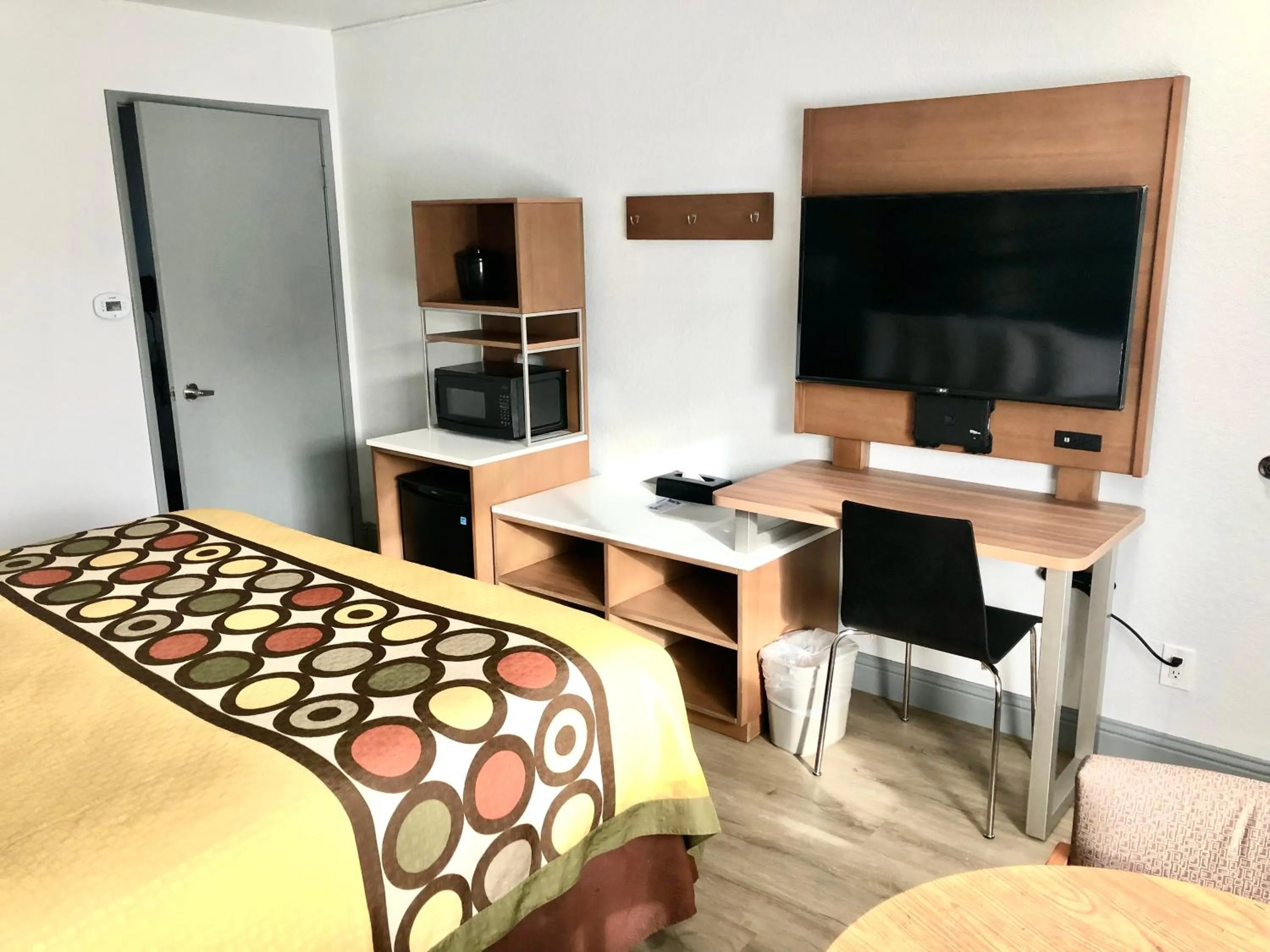 Super 8 by Wyndham Fort Bragg