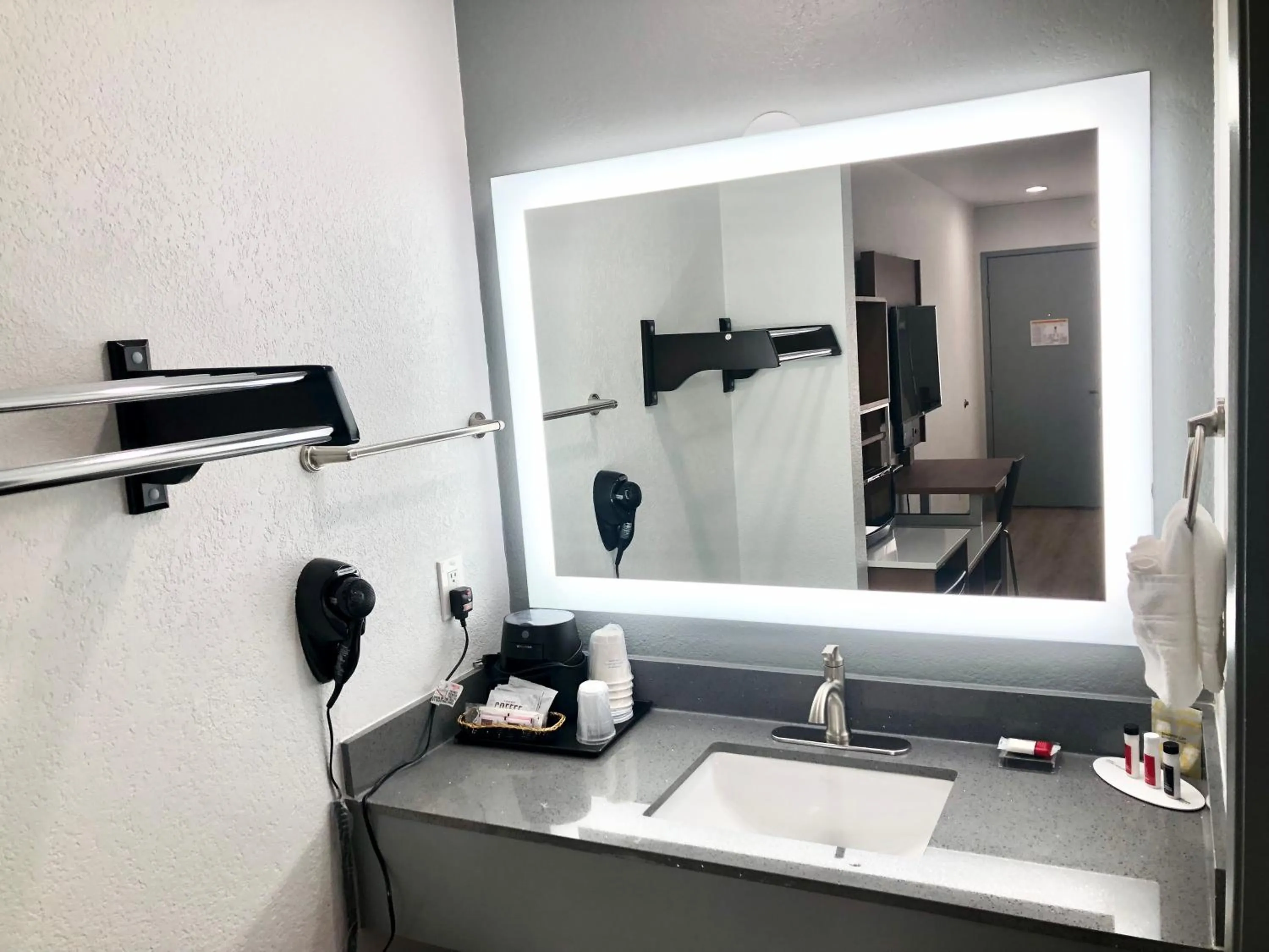 Super 8 by Wyndham Fort Bragg