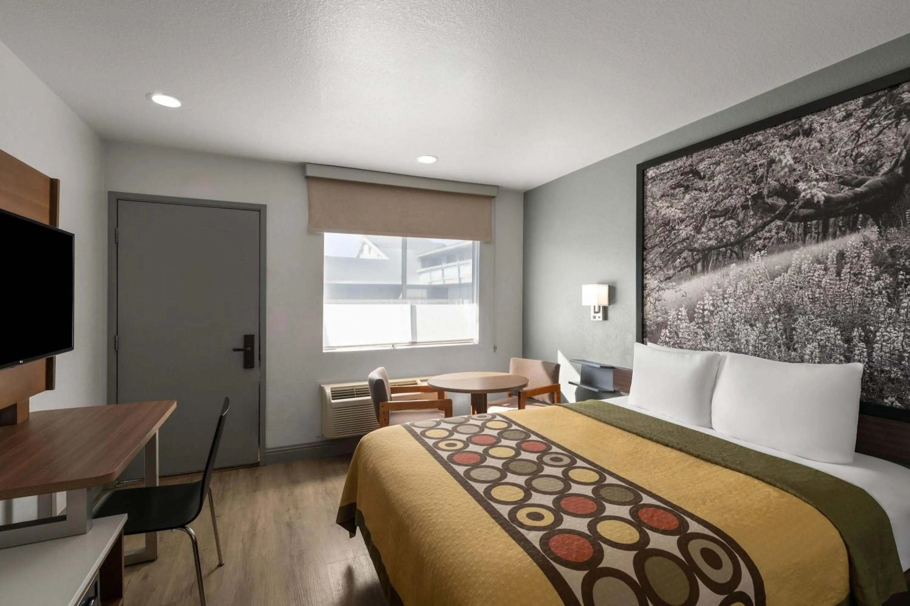 Photo of the whole room, Bed in Super 8 by Wyndham Fort Bragg