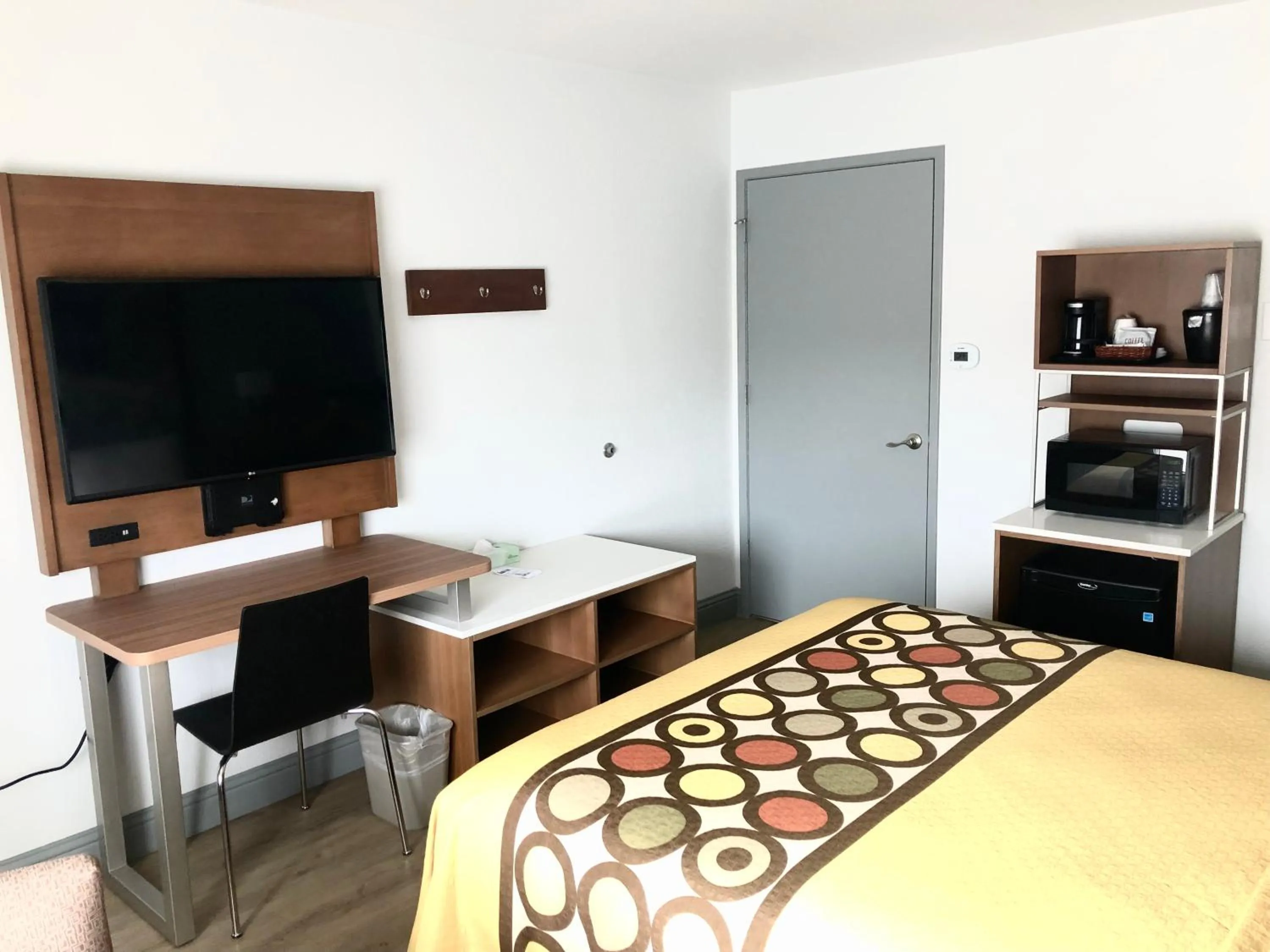 Bed in Super 8 by Wyndham Fort Bragg