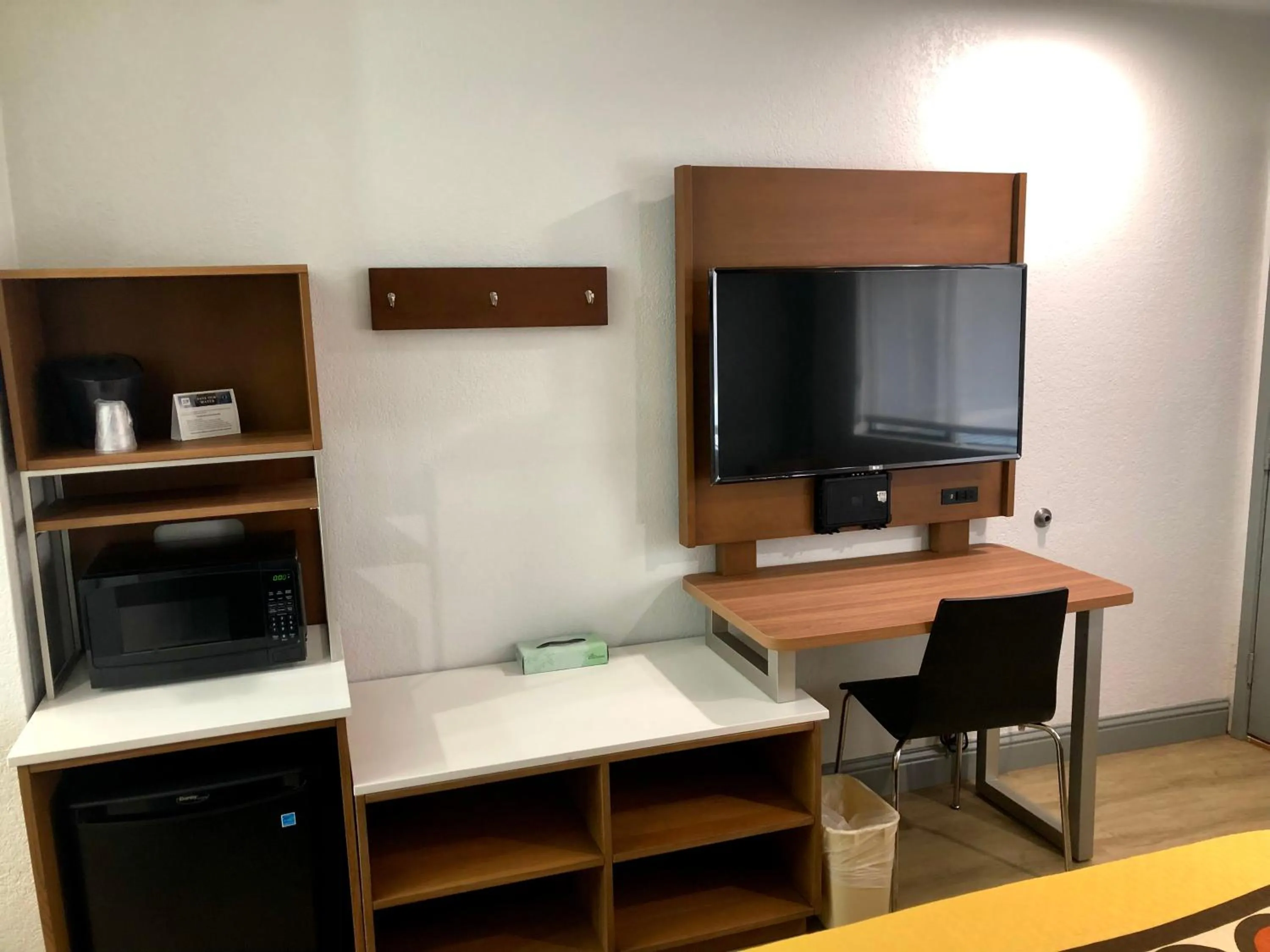 Super 8 by Wyndham Fort Bragg