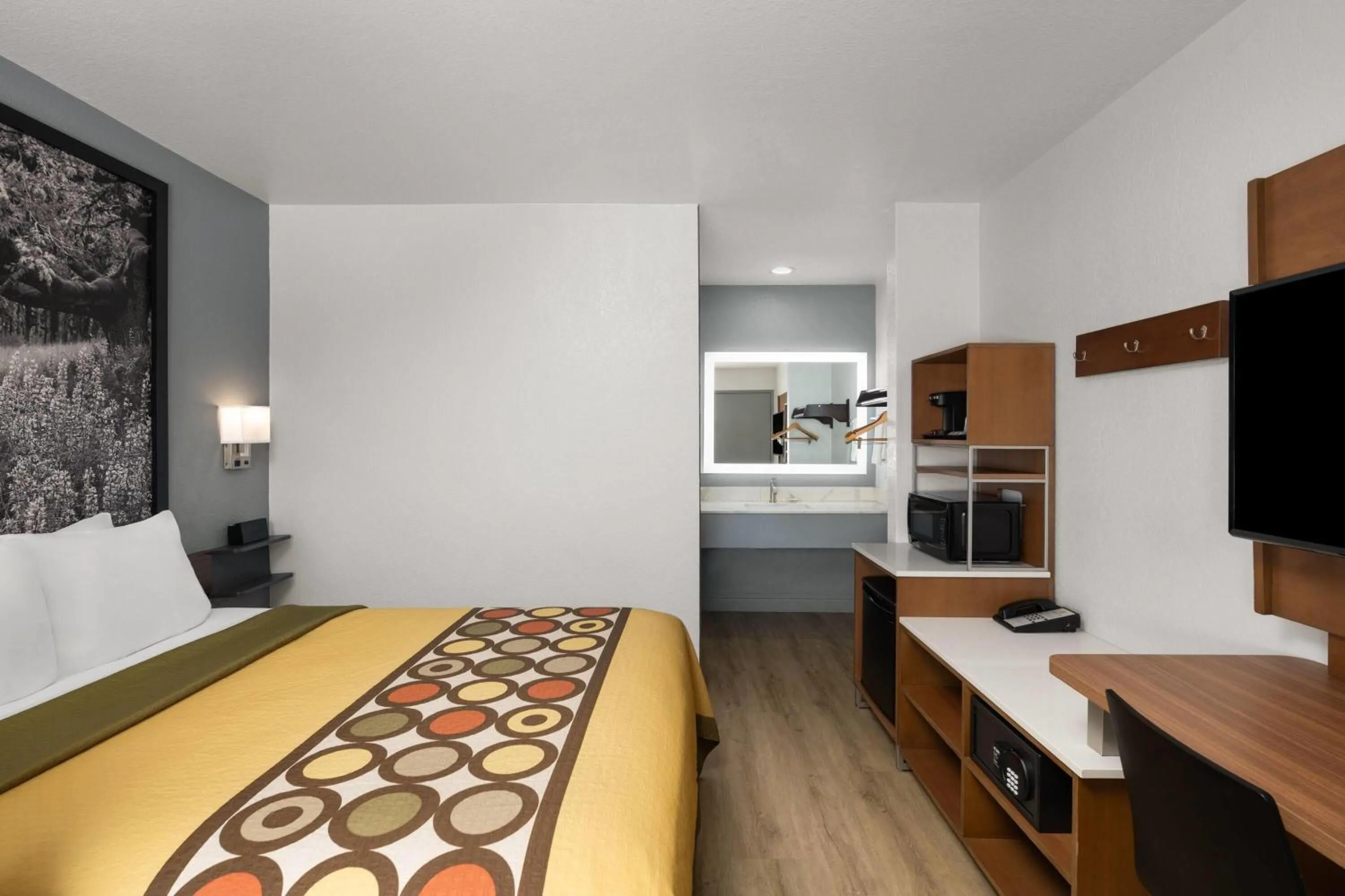 Photo of the whole room, Bed in Super 8 by Wyndham Fort Bragg