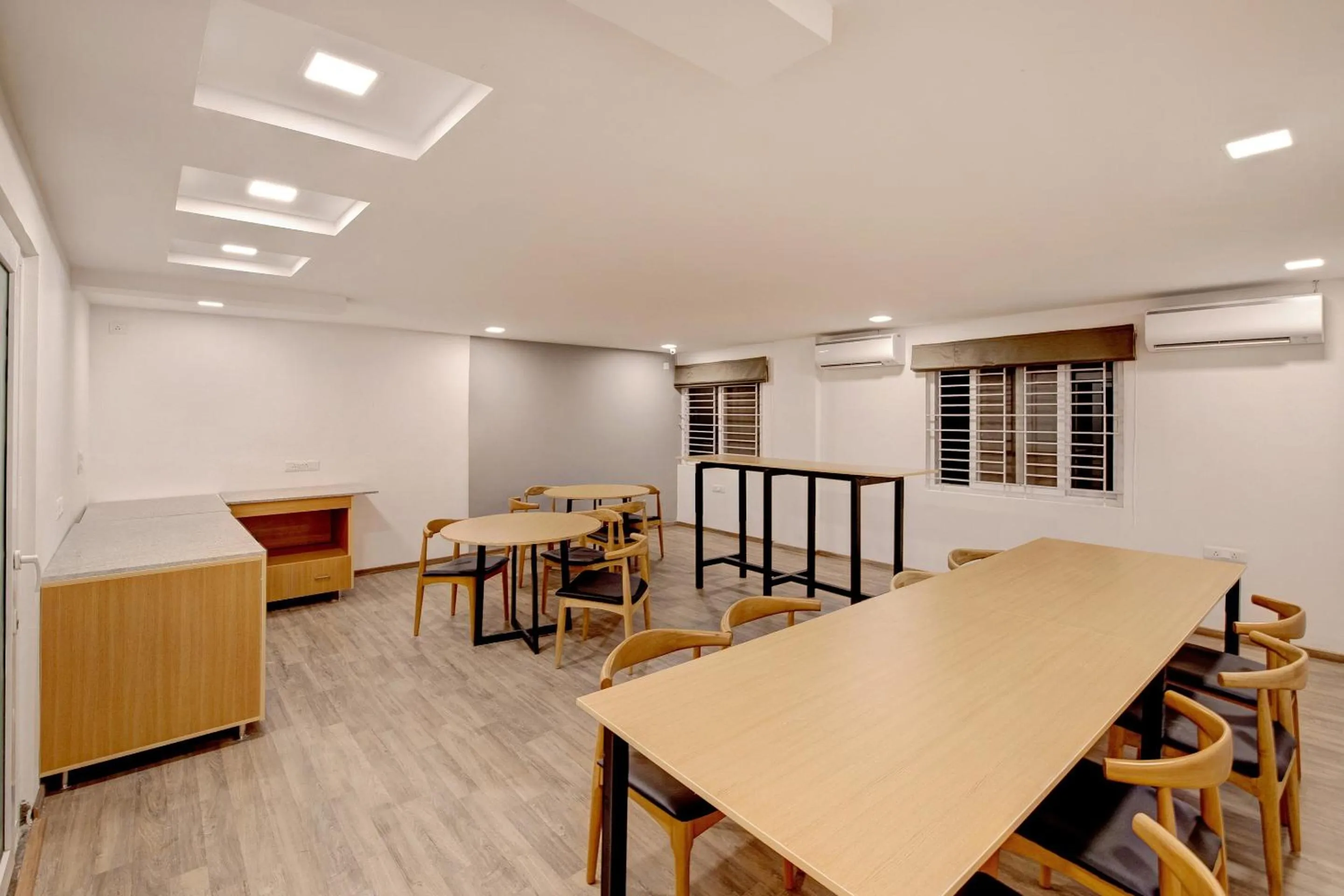 Super Townhouse Siri Residency