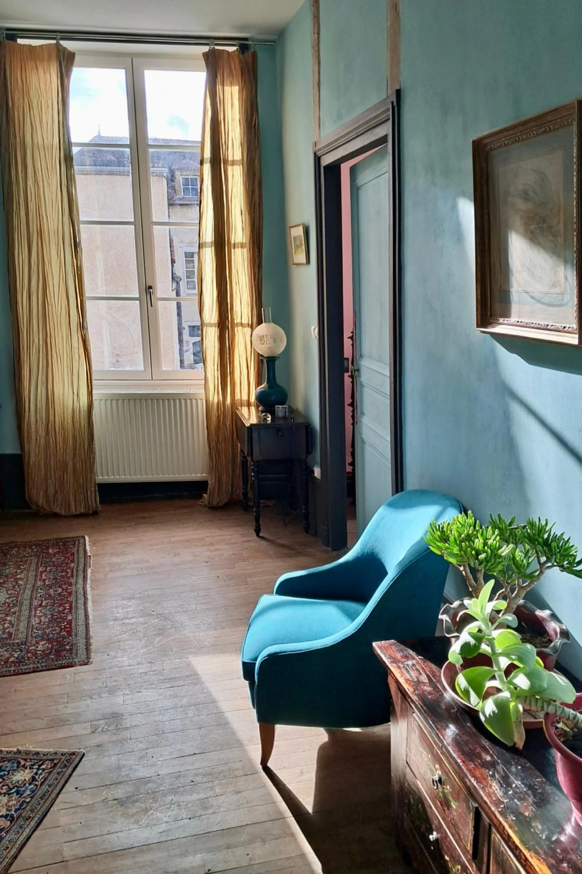 Seating area in L'ancienne comédie