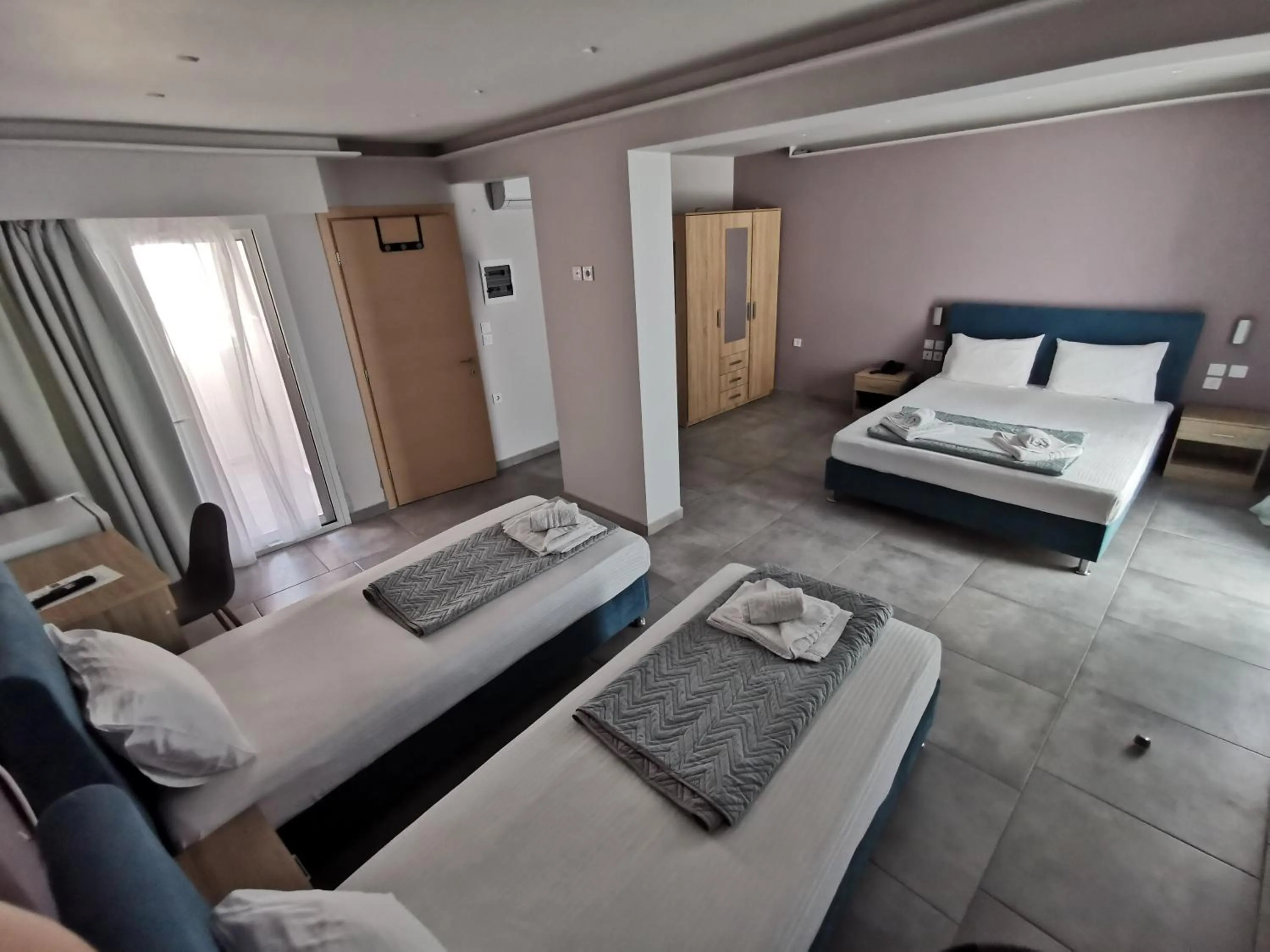 Mountain view, Bed in 3 Island View Hotel