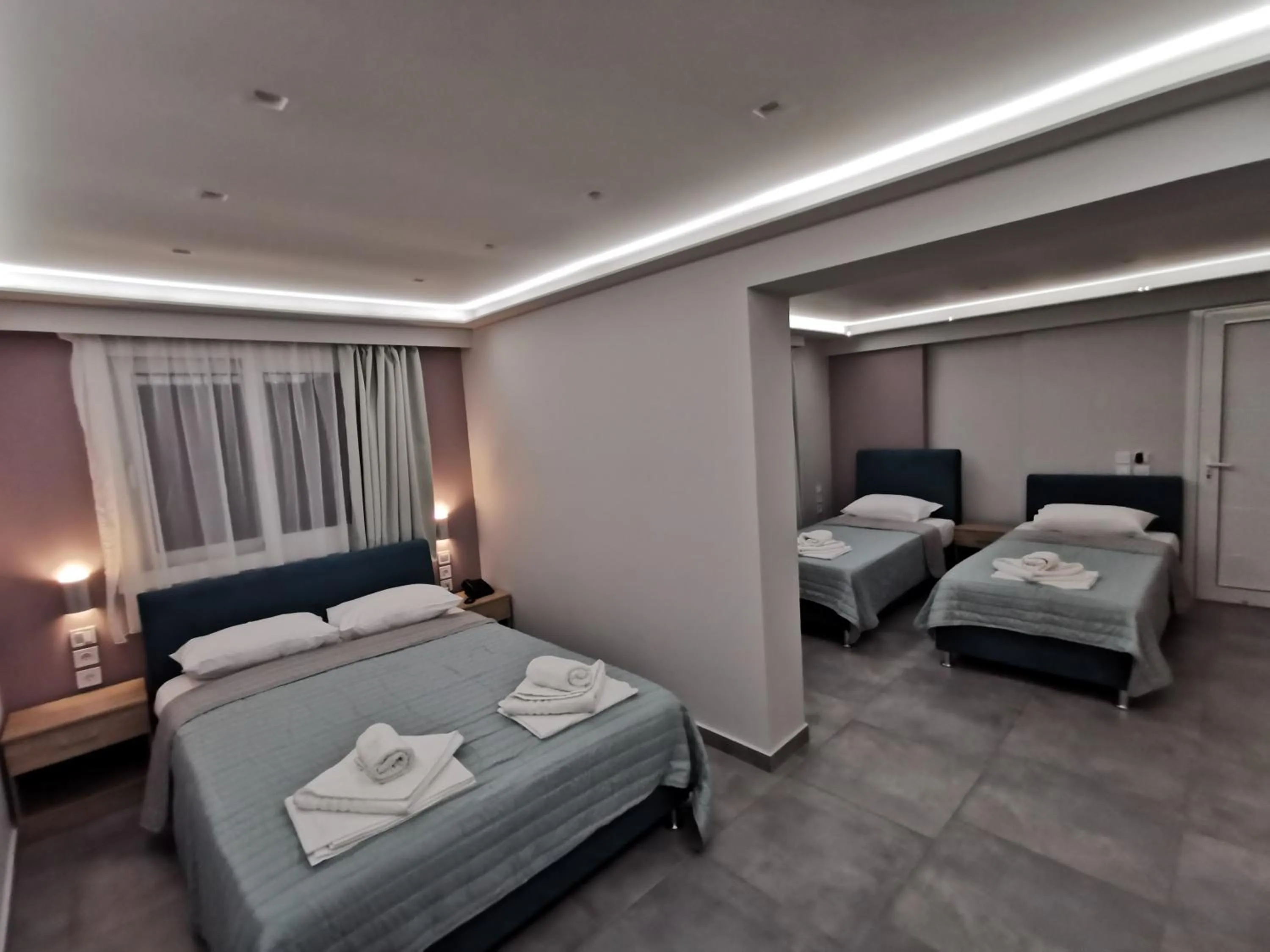 Bed in 3 Island View Hotel