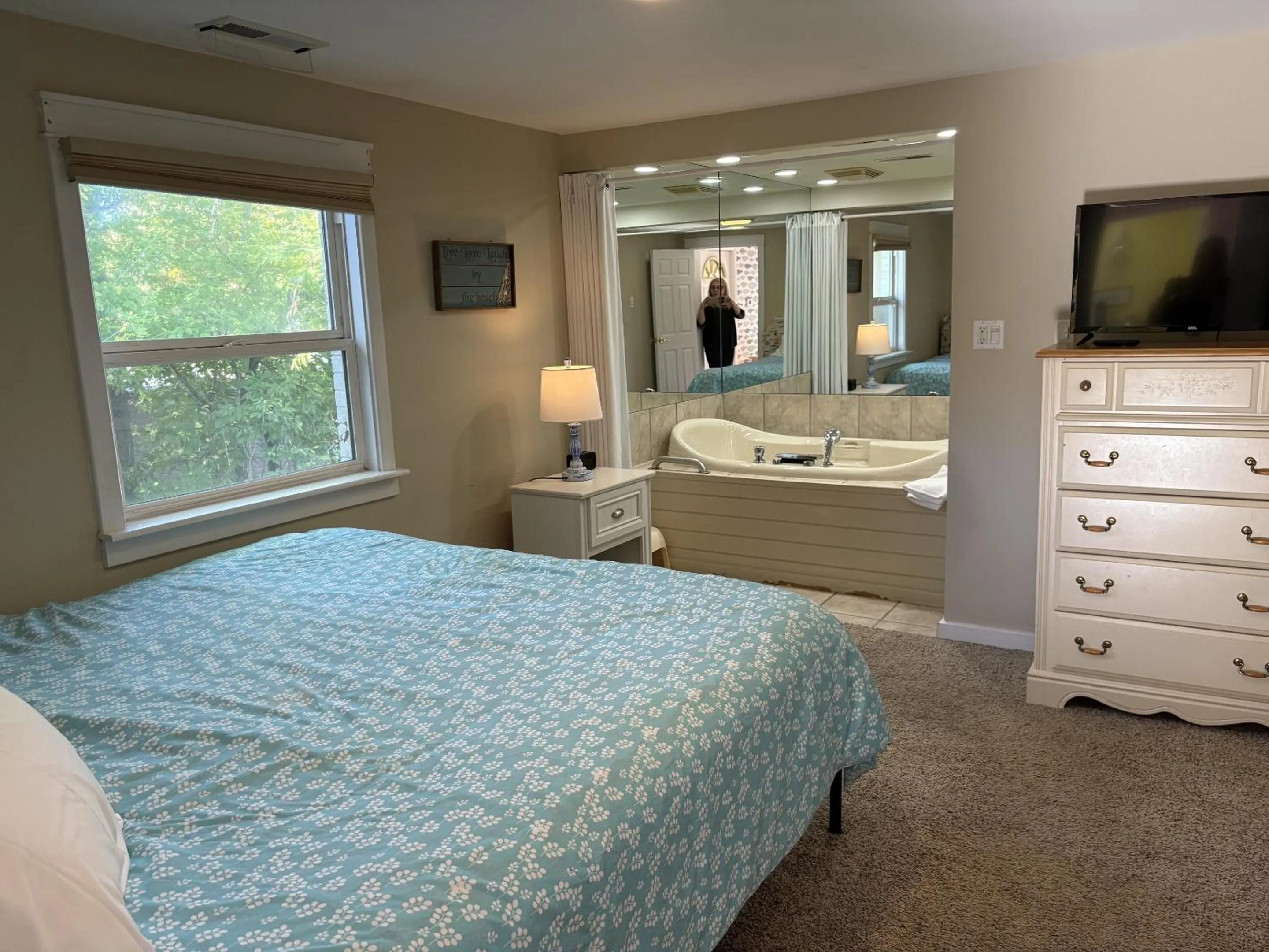 Bedroom, Bed in New Buffalo Inn & Spa