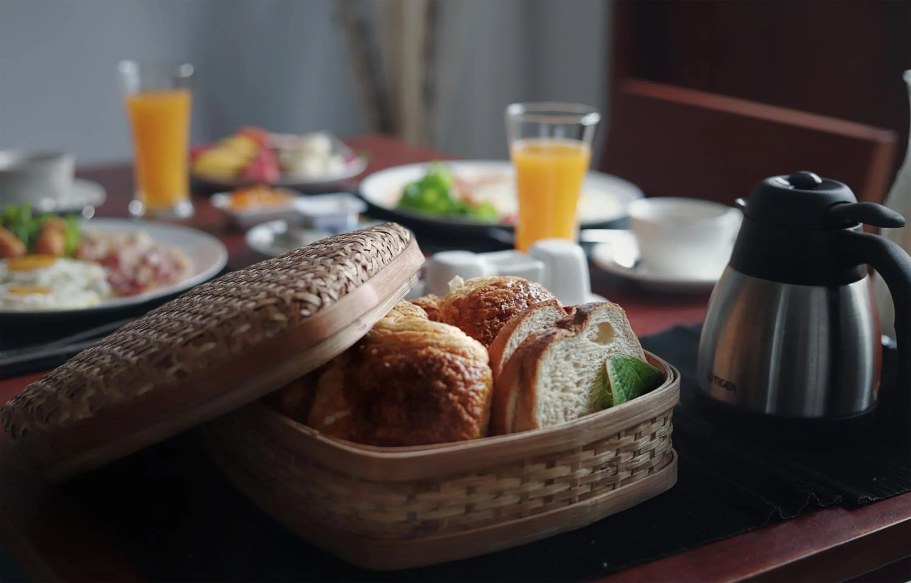 Food and drinks in Golden Vishnu Villa