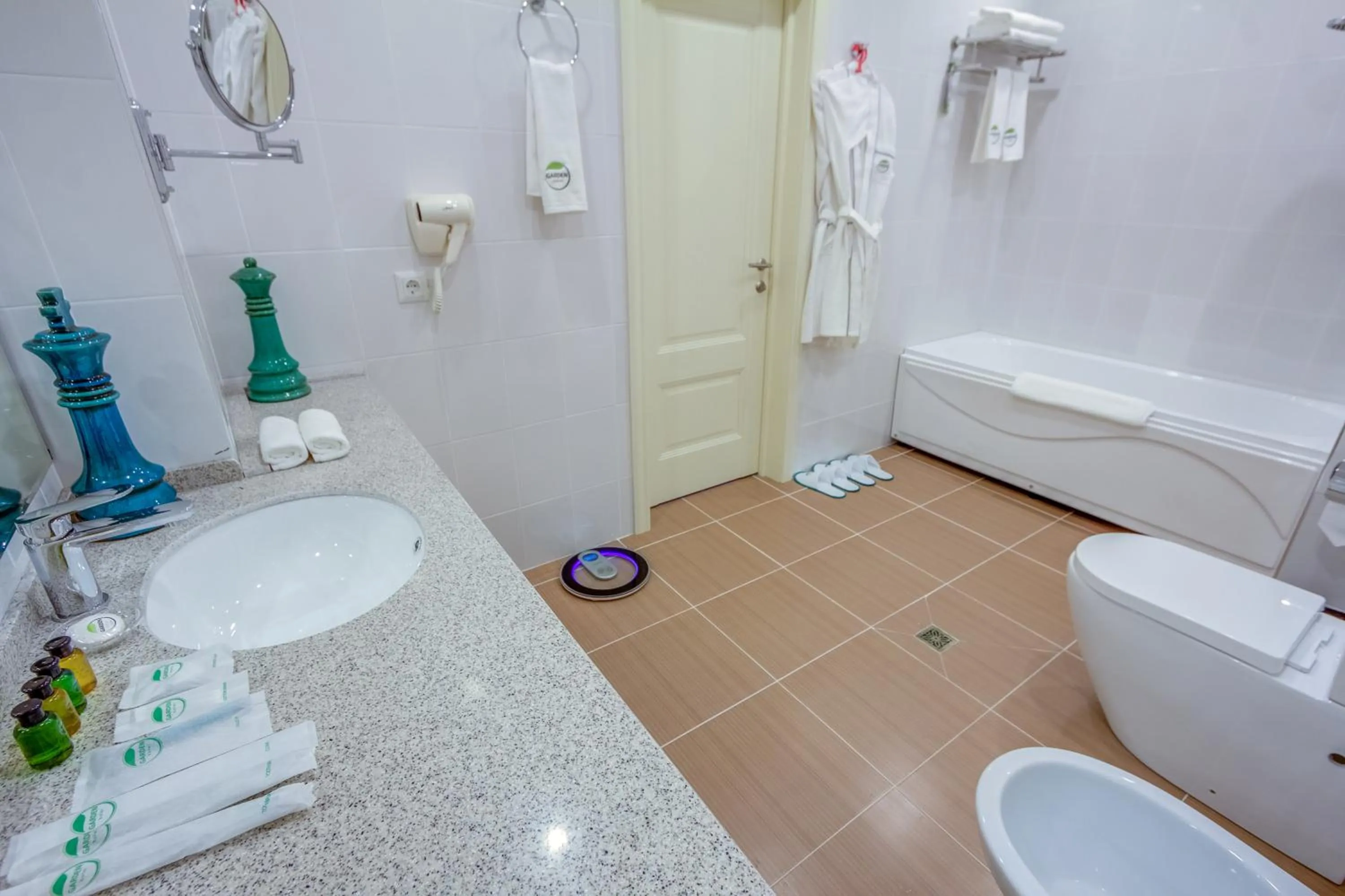 Shower in Garden Hotel & SPA