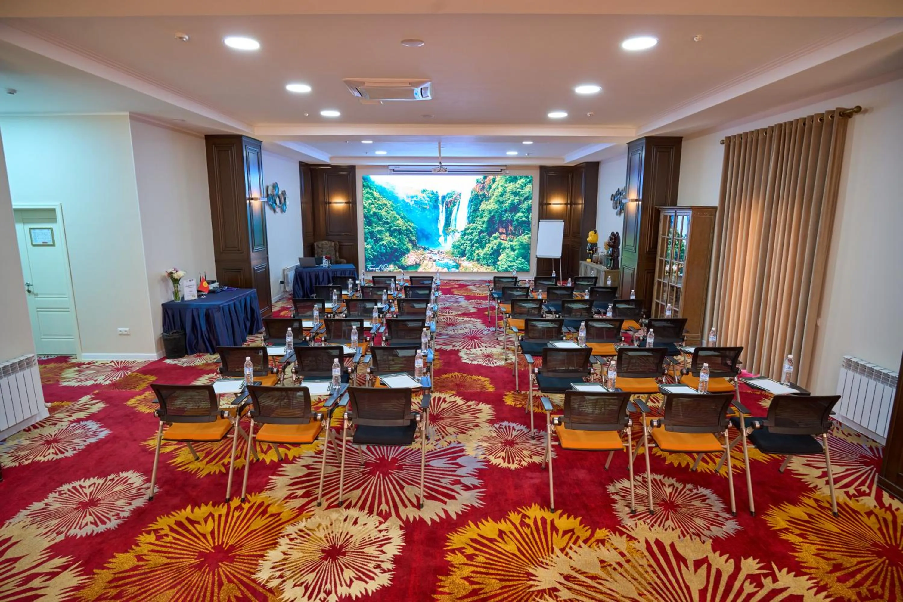 People in Garden Hotel & SPA