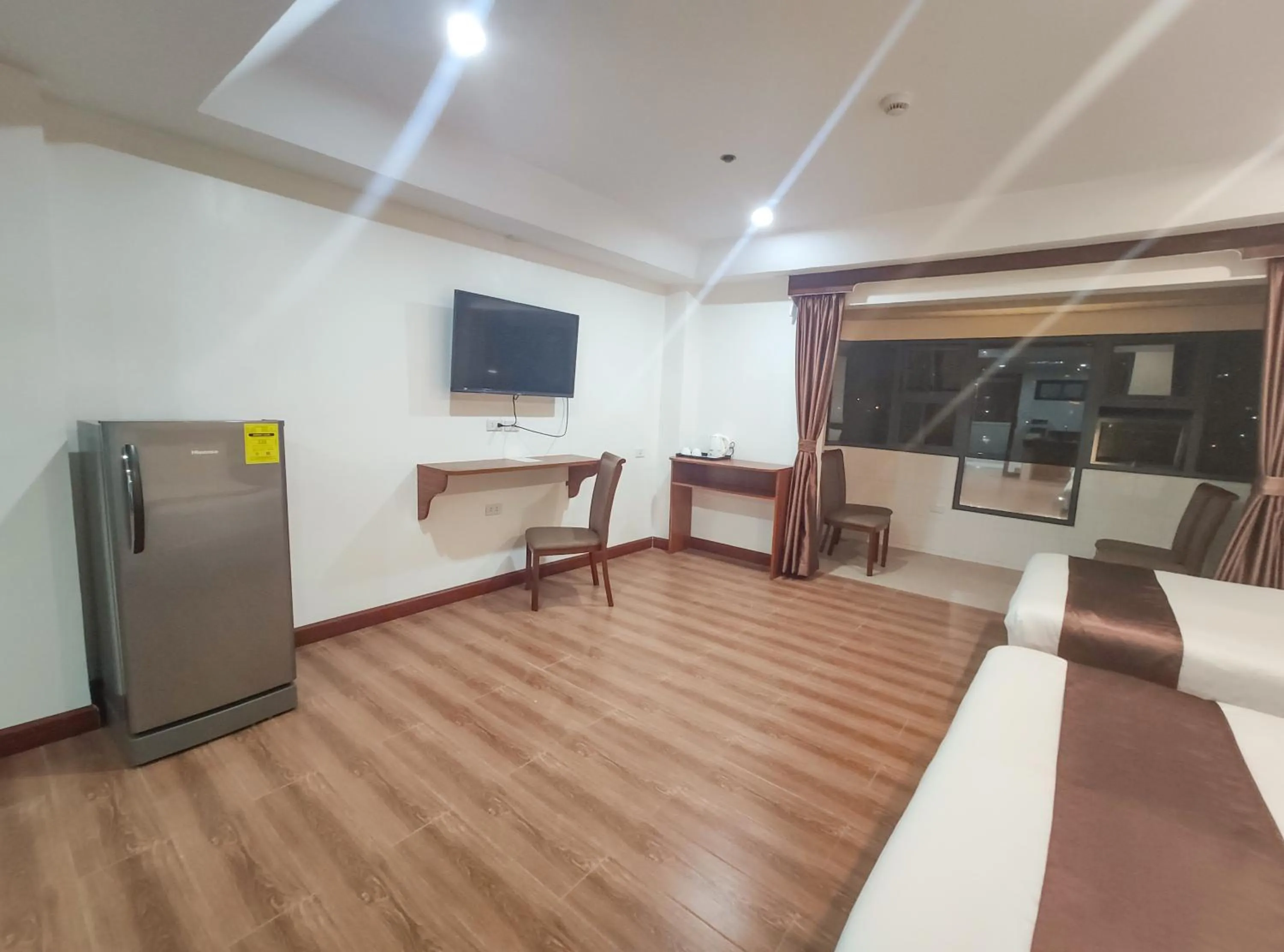 Communal lounge/ TV room in 456 Hotel