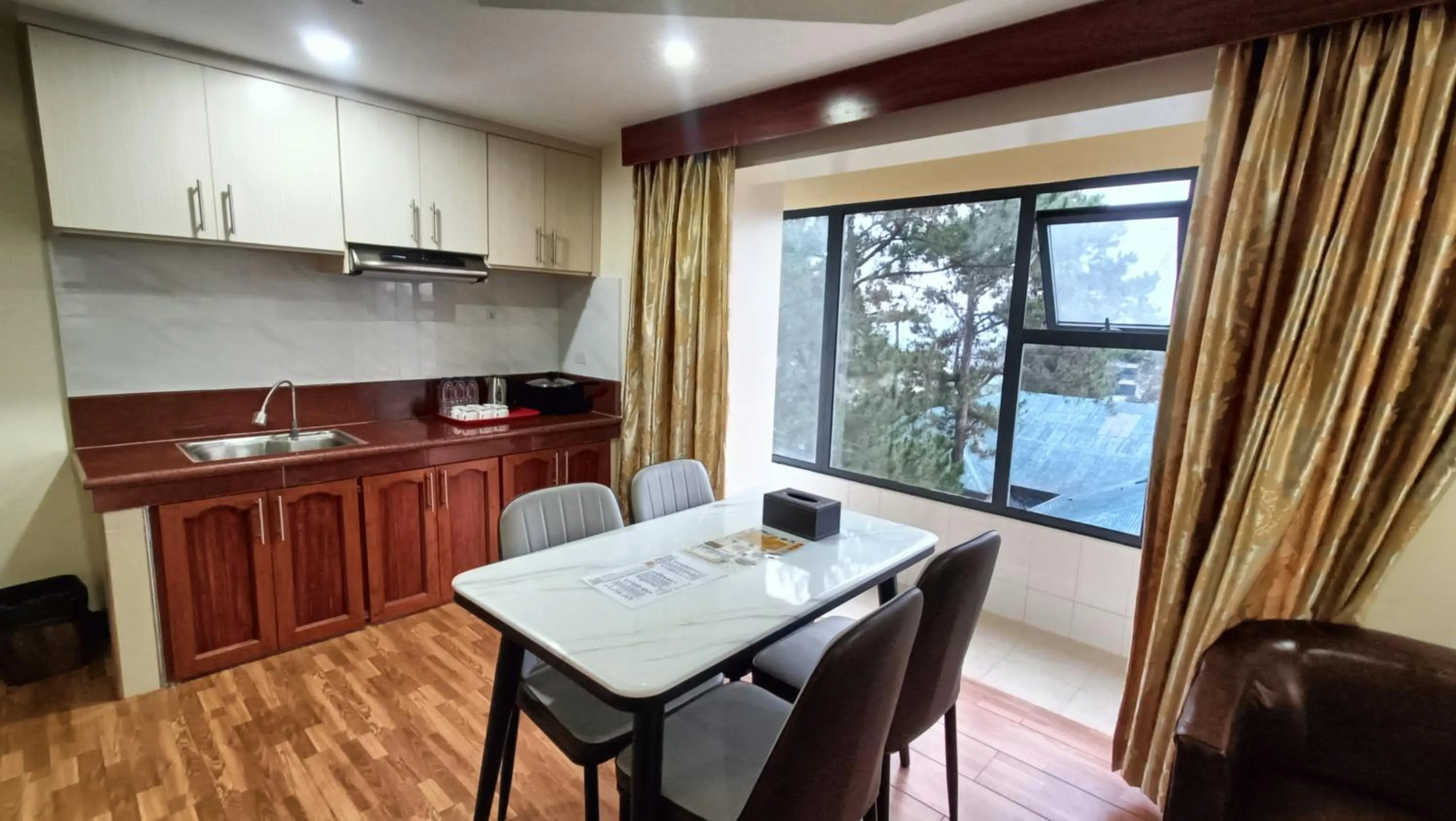 Kitchen or kitchenette in 456 Hotel