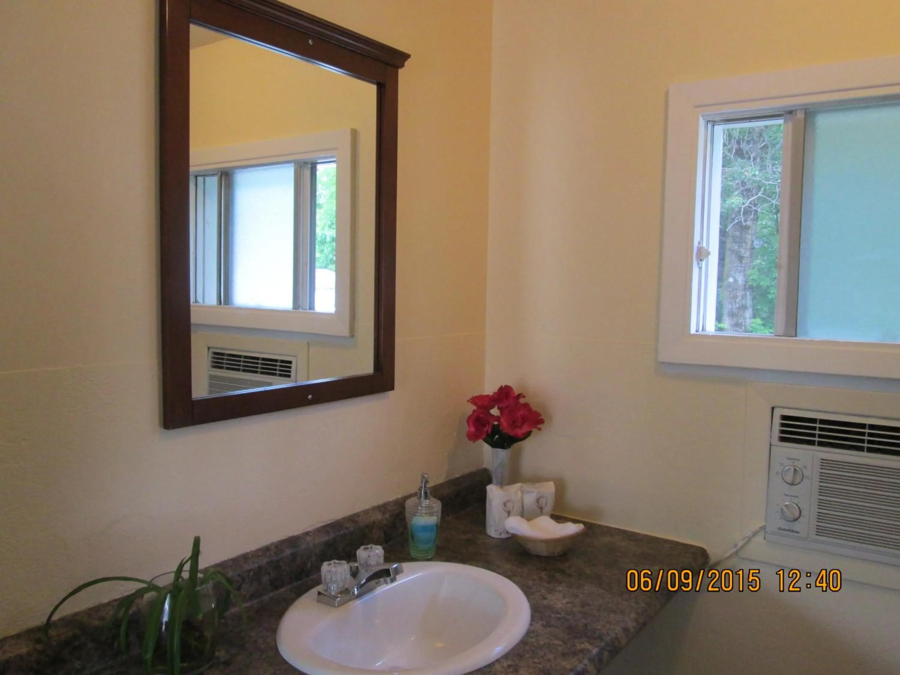 Bathroom in Motel Jann