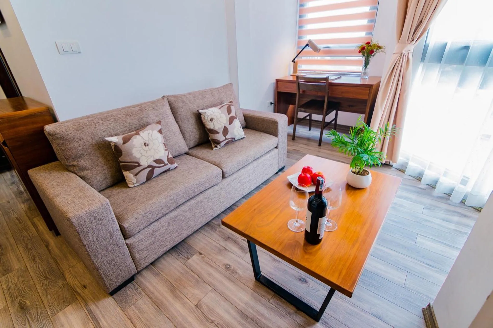 Hana Stay Trần Quốc Hoàn