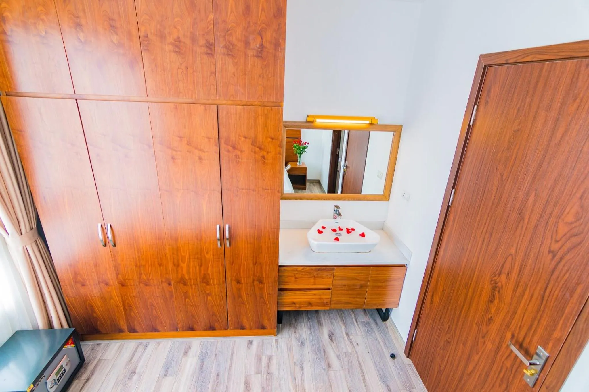 Hana Stay Trần Quốc Hoàn