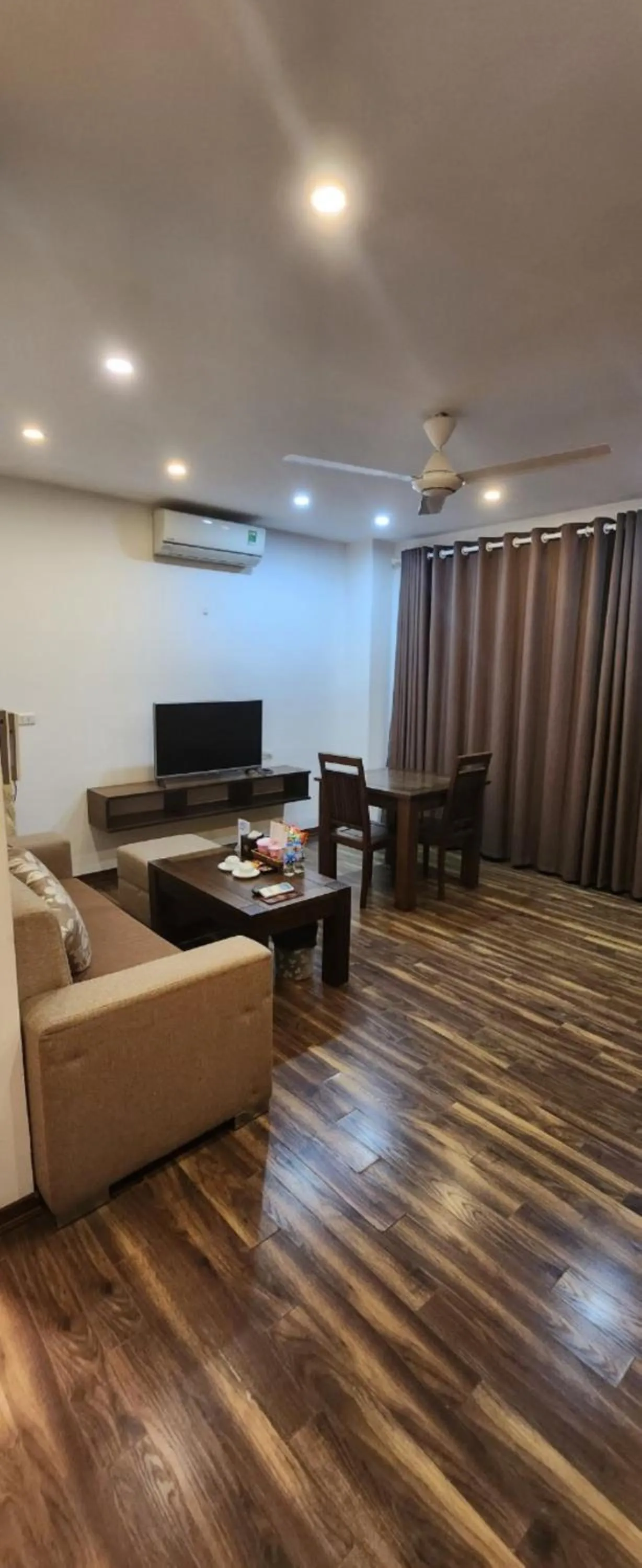 Evening entertainment in Hana Stay Trần Quốc Hoàn