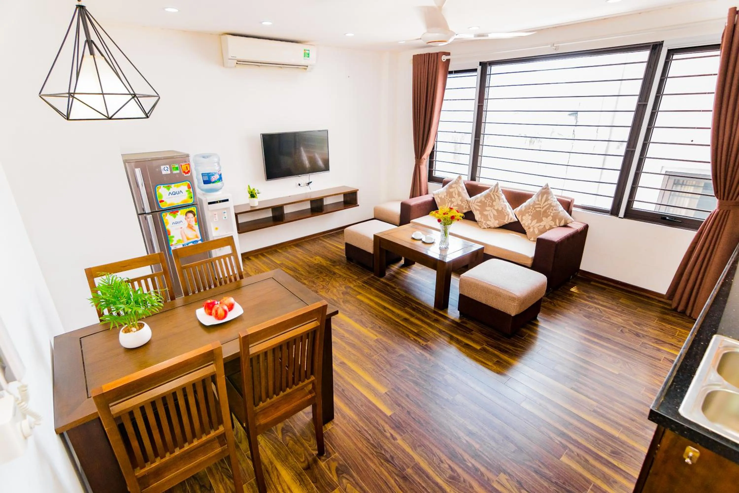 Communal lounge/ TV room in Hana Stay Trần Quốc Hoàn