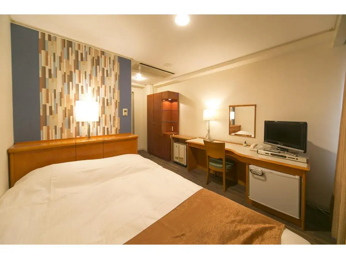 Double Room - single occupancy - Non-Smoking in Hyper-inn Takamatsu Ekimae Double Room - single occupancy - Non-Smoking in Hyper-inn Takamatsu Ekimae