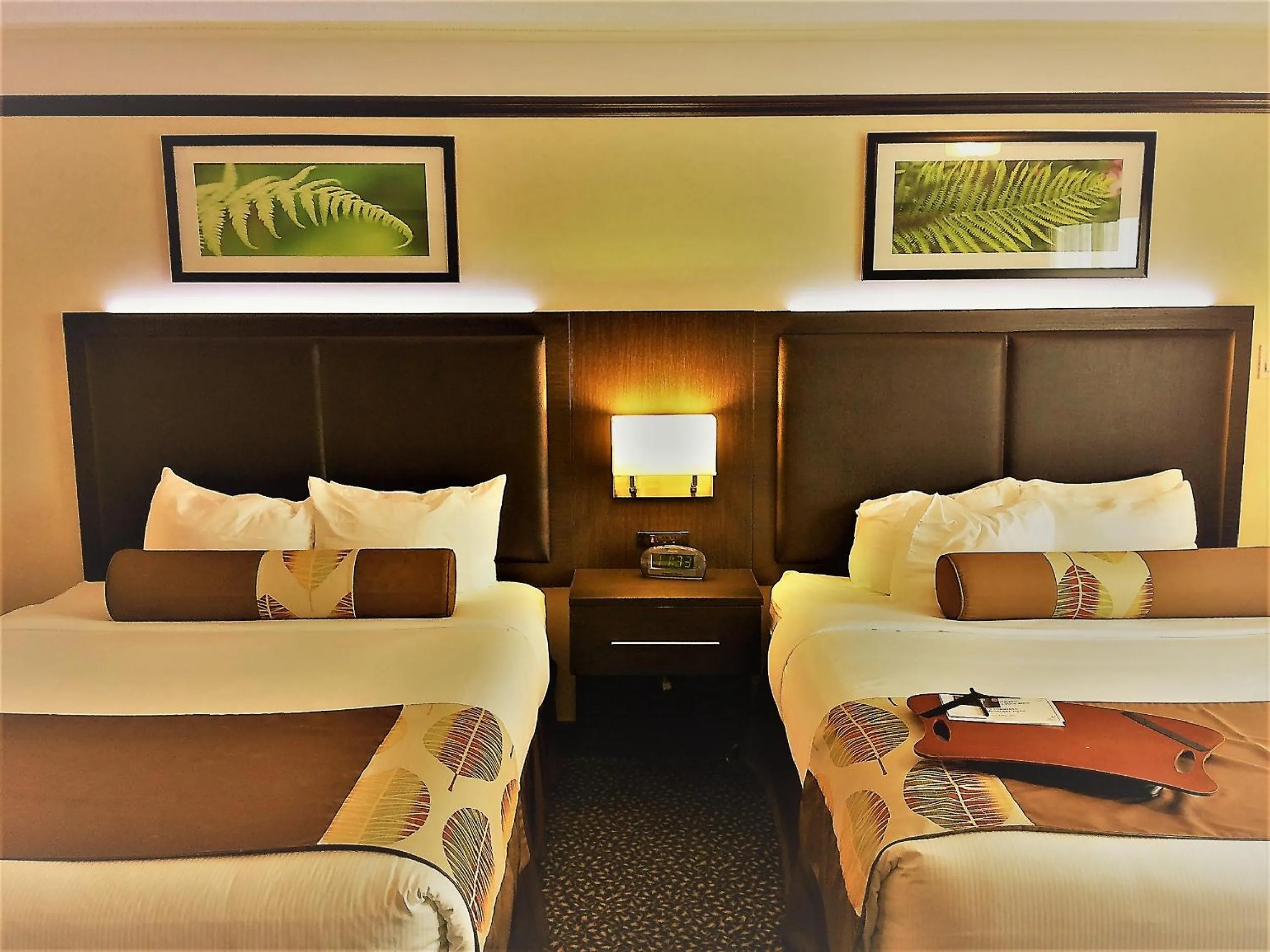 Bed in L'Escale Hôtel Suites