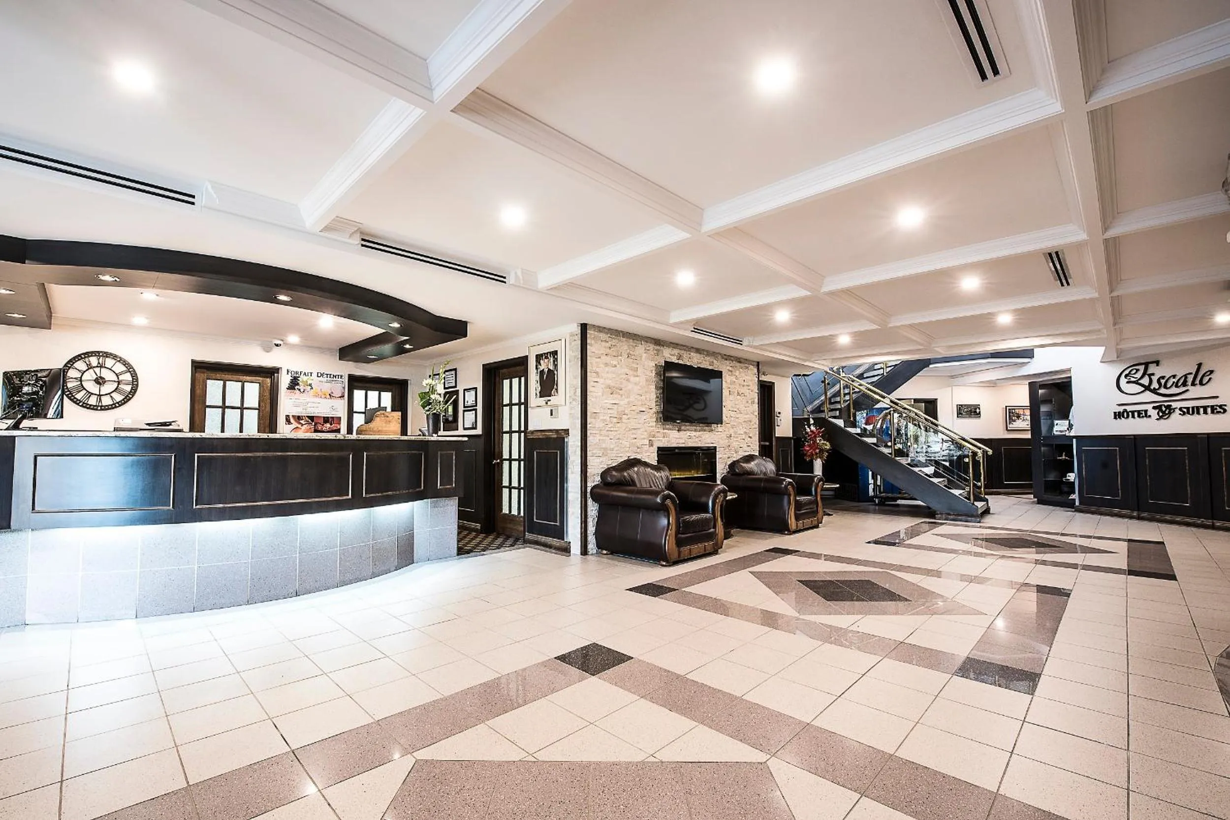 Lobby or reception in L'Escale Hôtel Suites