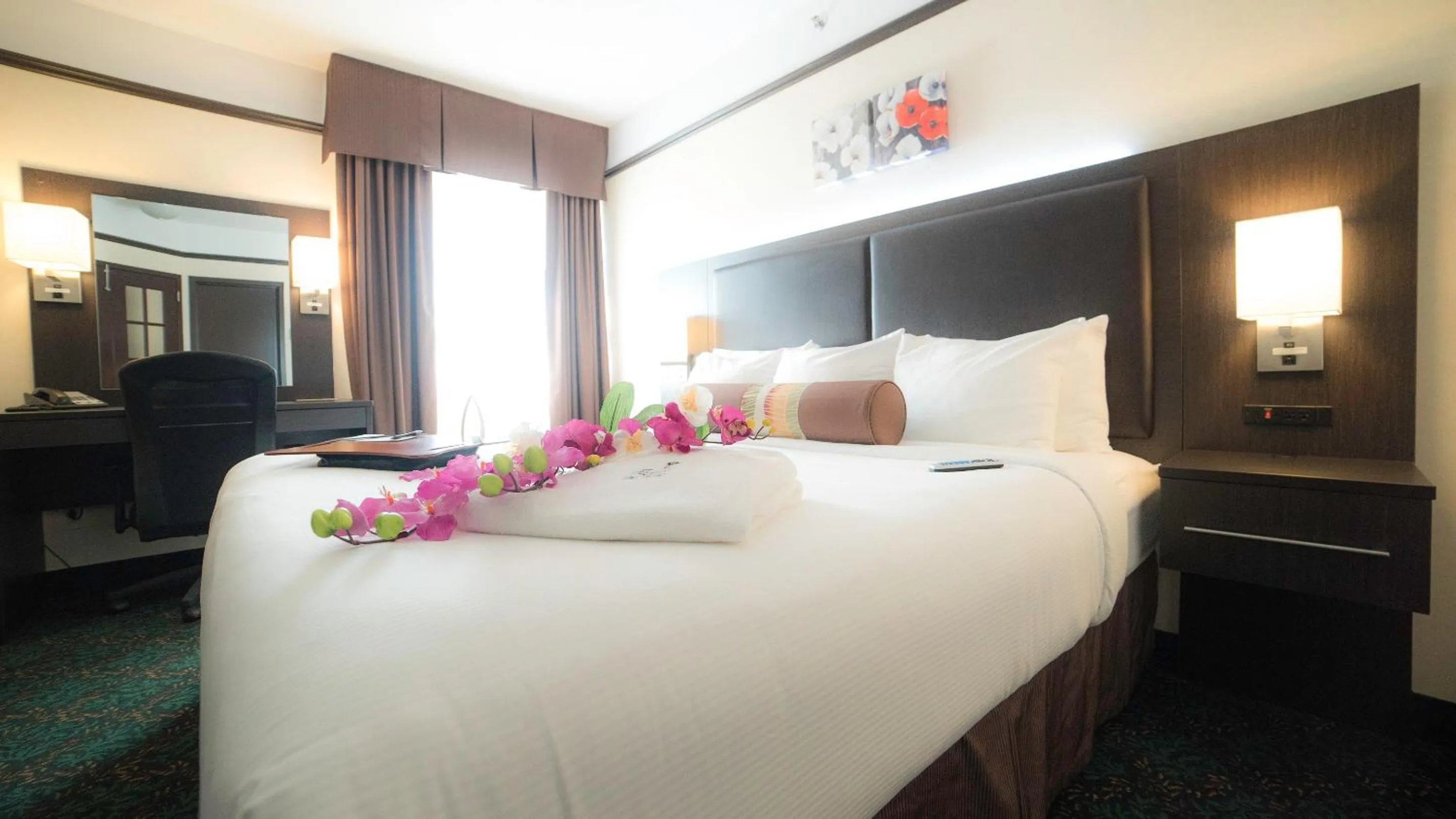 Bed in L'Escale Hôtel Suites