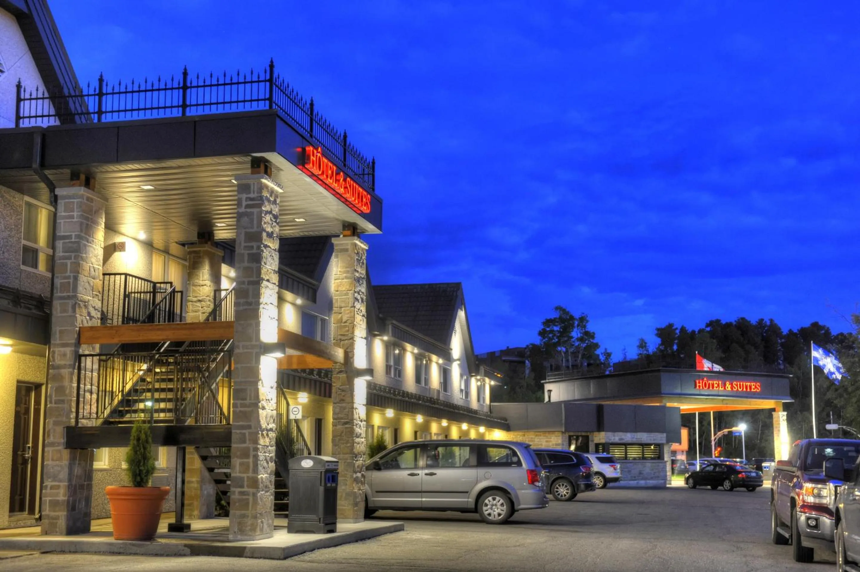 Property building in L'Escale Hôtel Suites