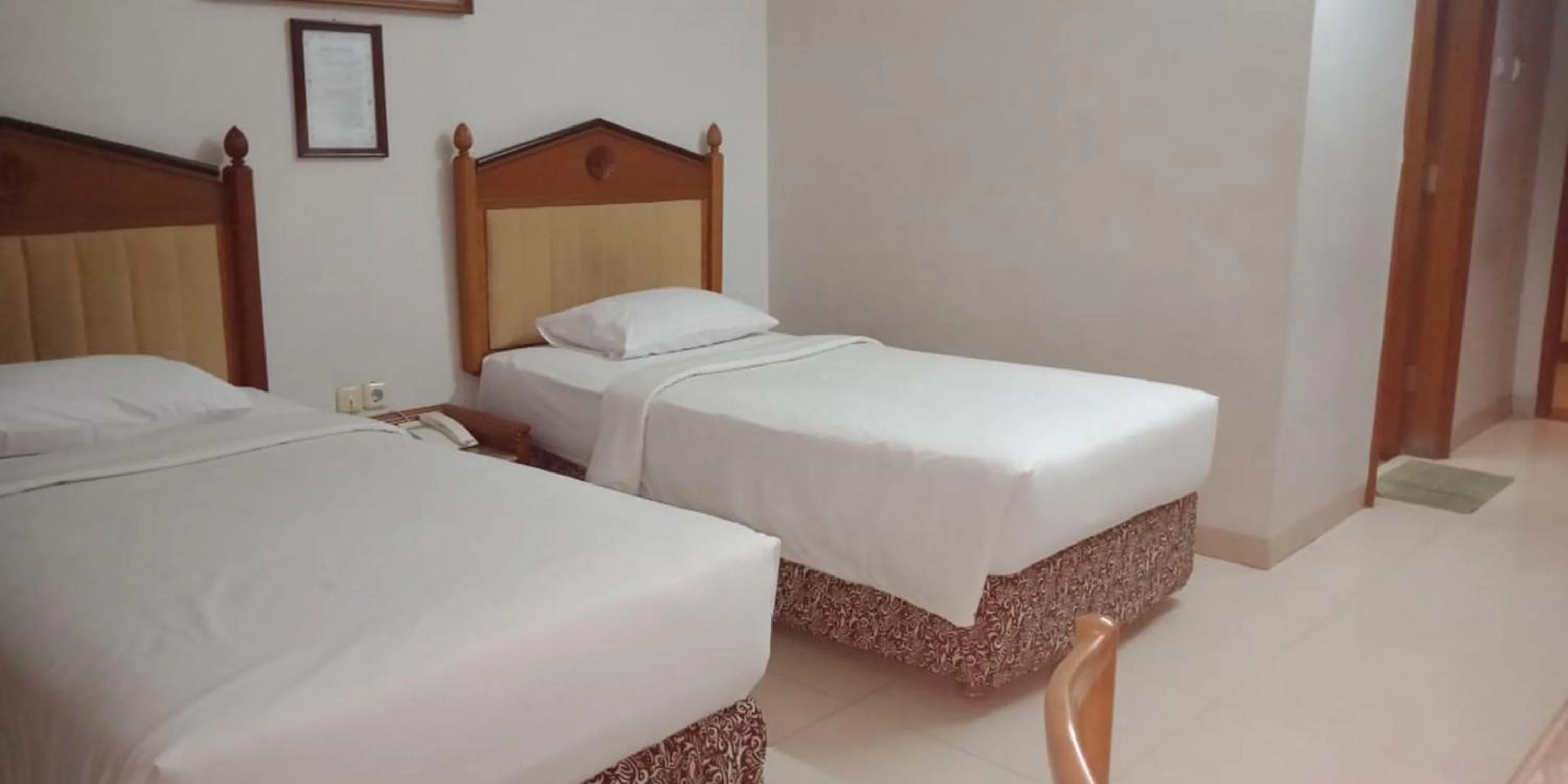 Bed in Hotel Yehezkiel Surapati Mitra RedDoorz
