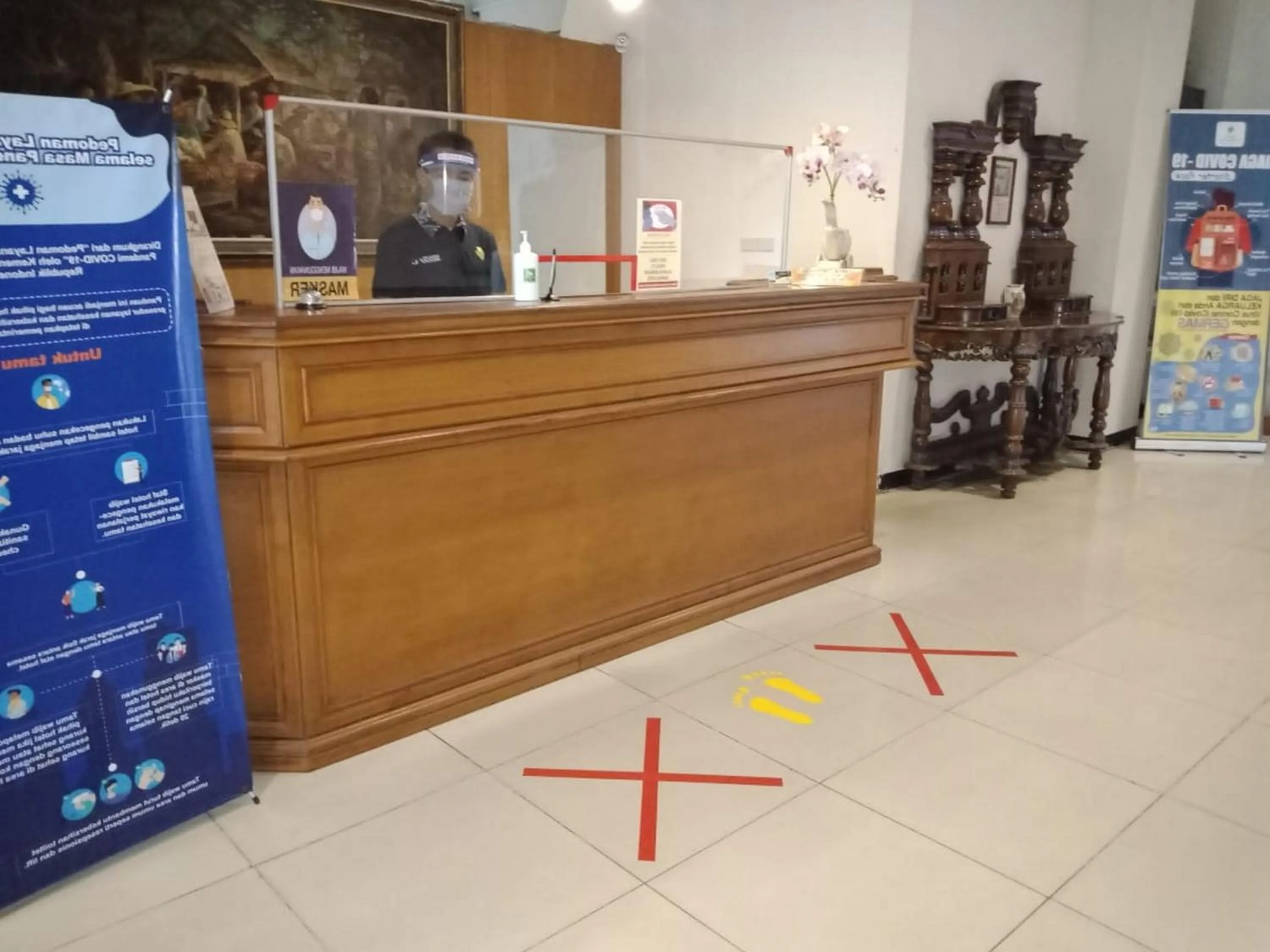 Lobby or reception in Hotel Yehezkiel Surapati Mitra RedDoorz