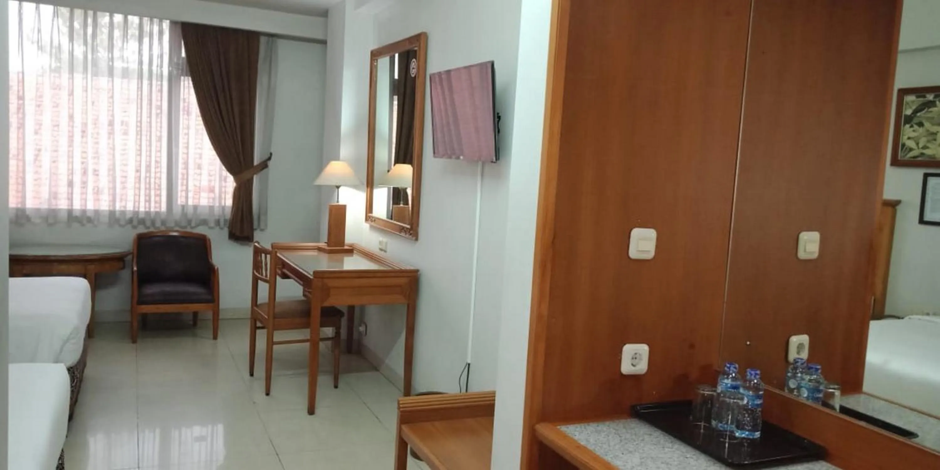 Hotel Yehezkiel Surapati Mitra RedDoorz