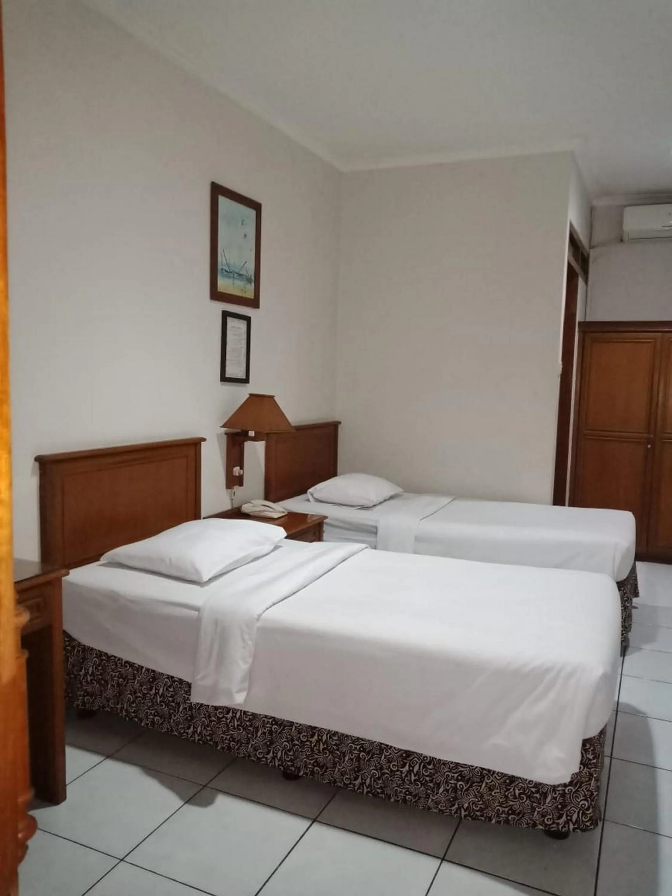 Bed in Hotel Yehezkiel Surapati Mitra RedDoorz