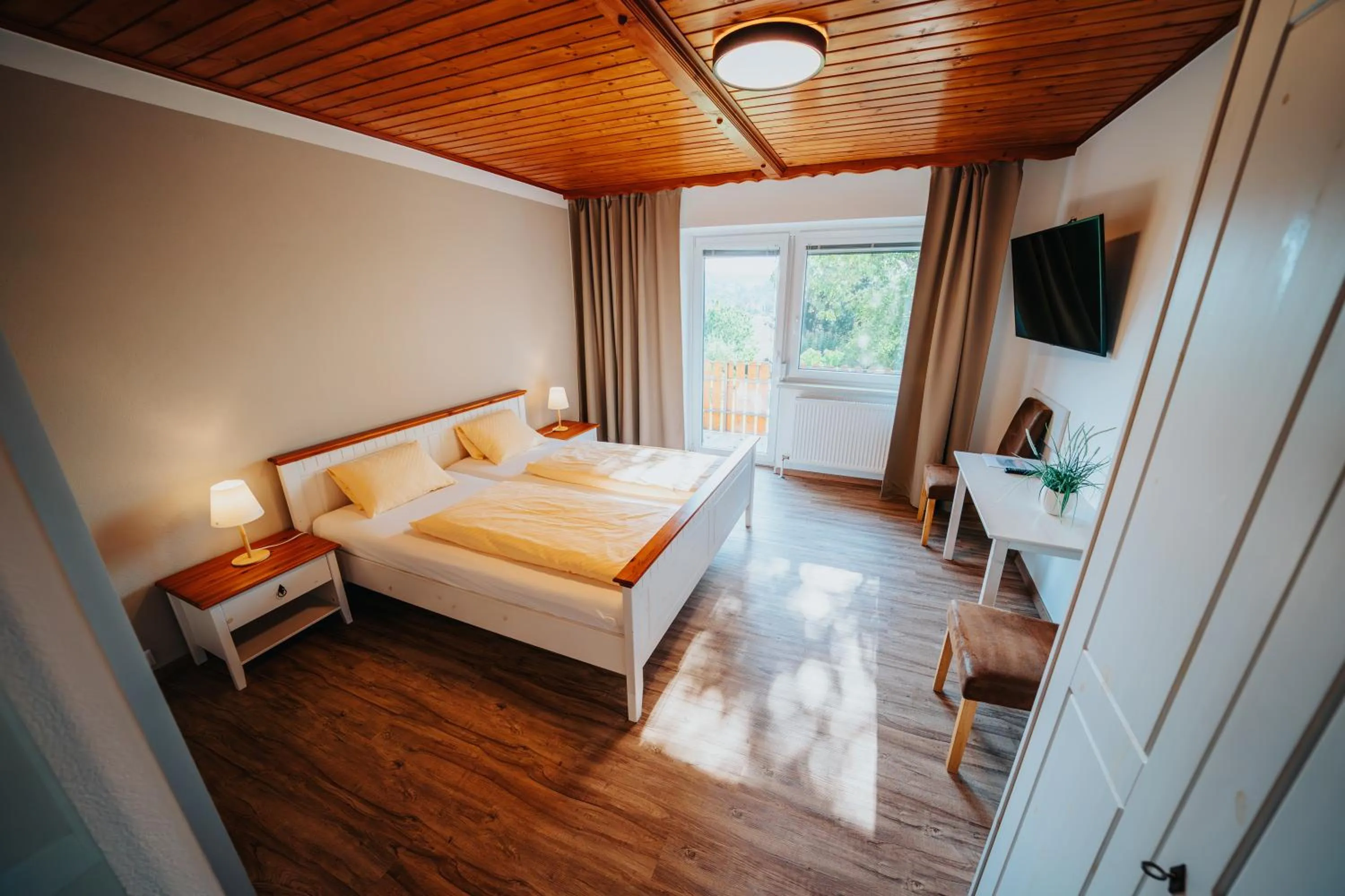 Photo of the whole room, Bed in Hotel Leo