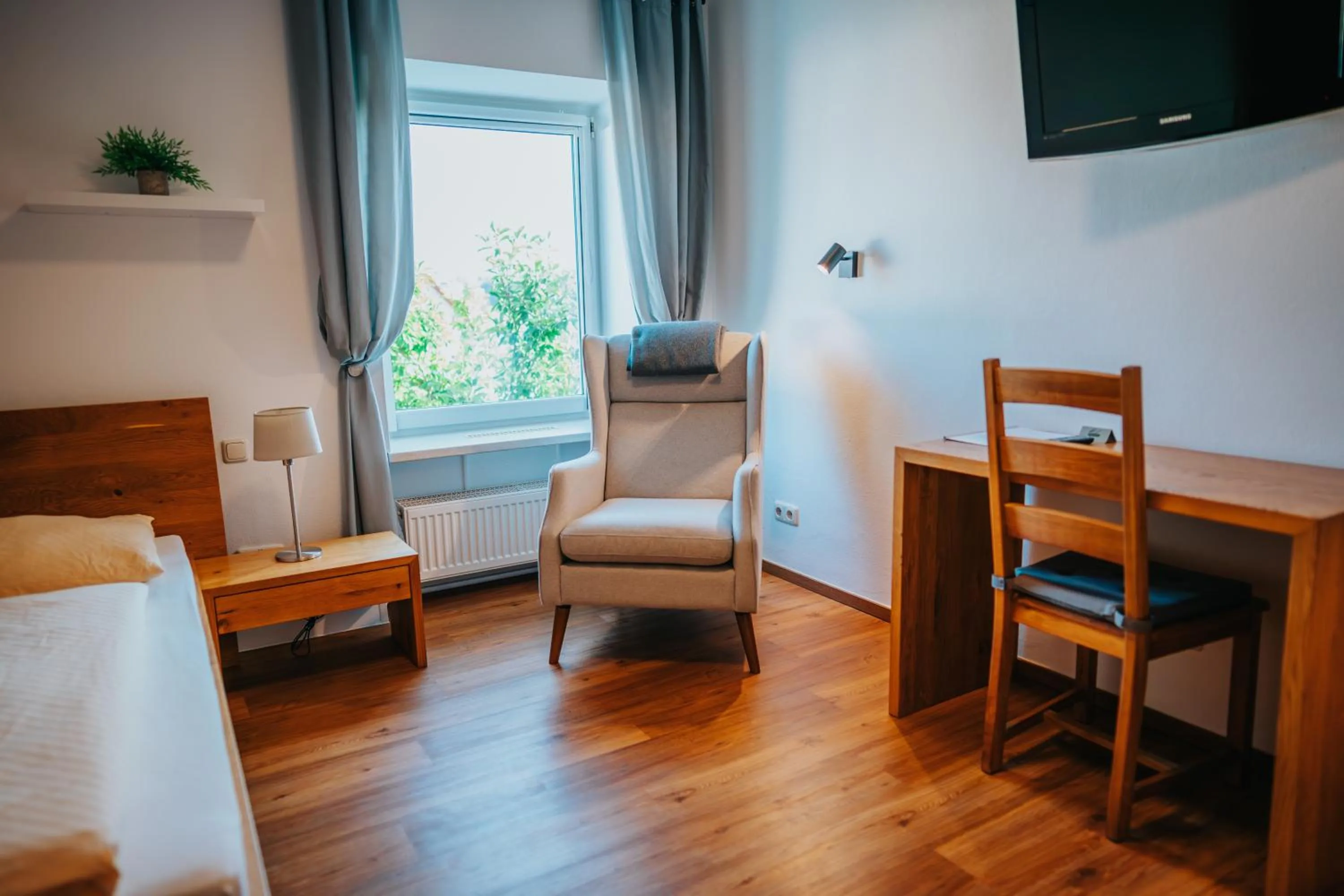 Photo of the whole room in Hotel Leo