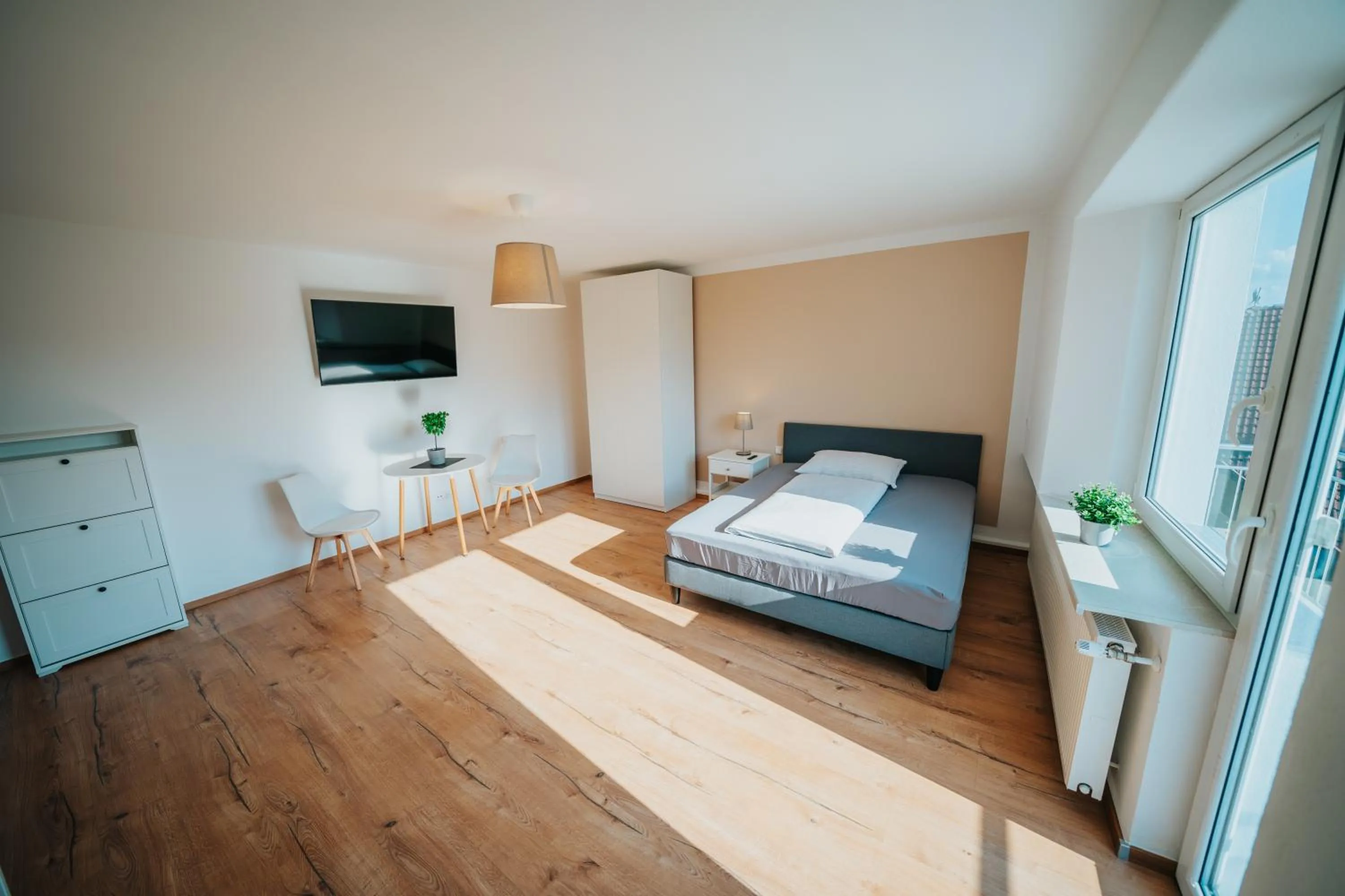 Photo of the whole room, Bed in Hotel Leo