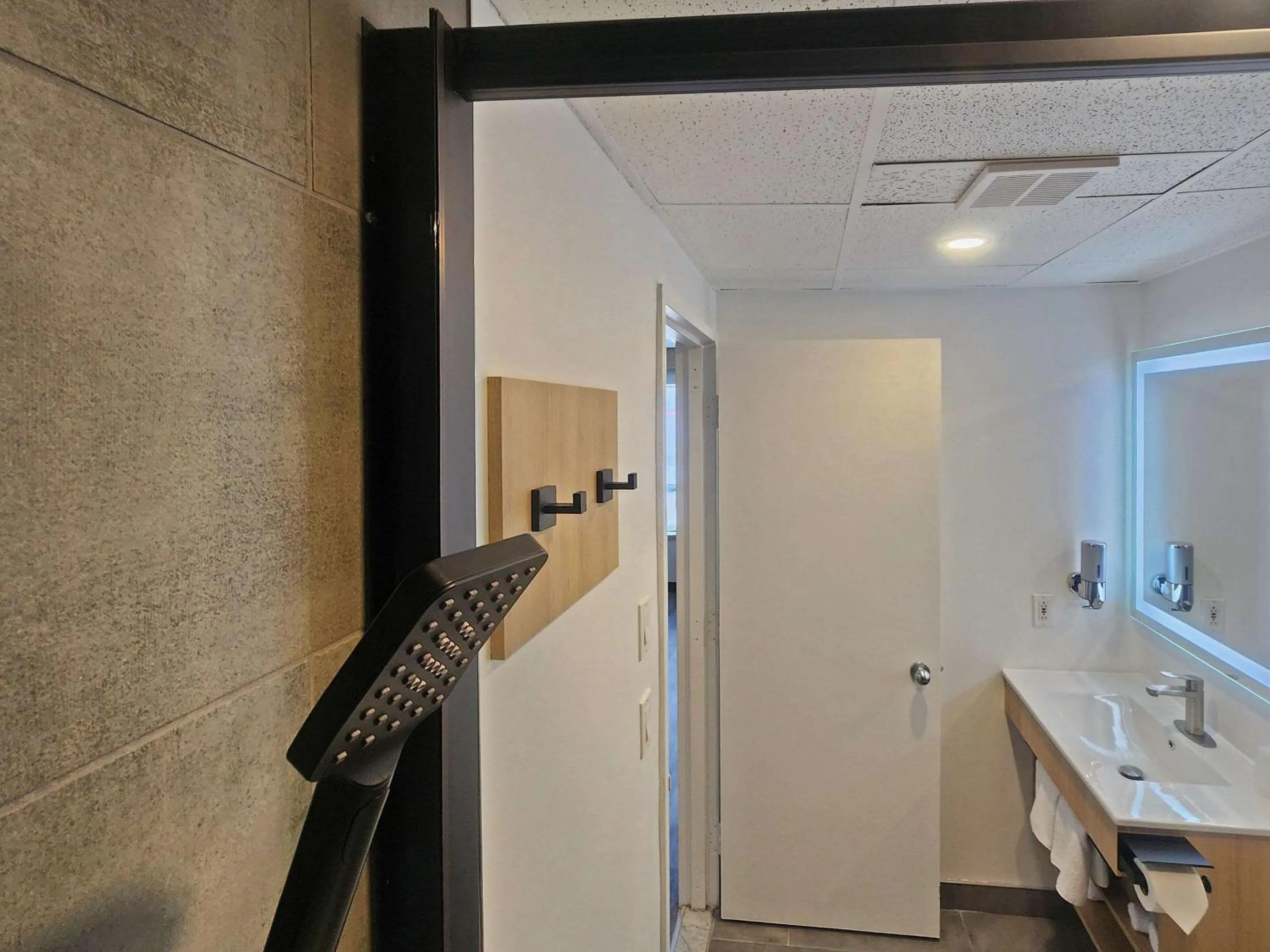 Bedroom in Econo Lodge