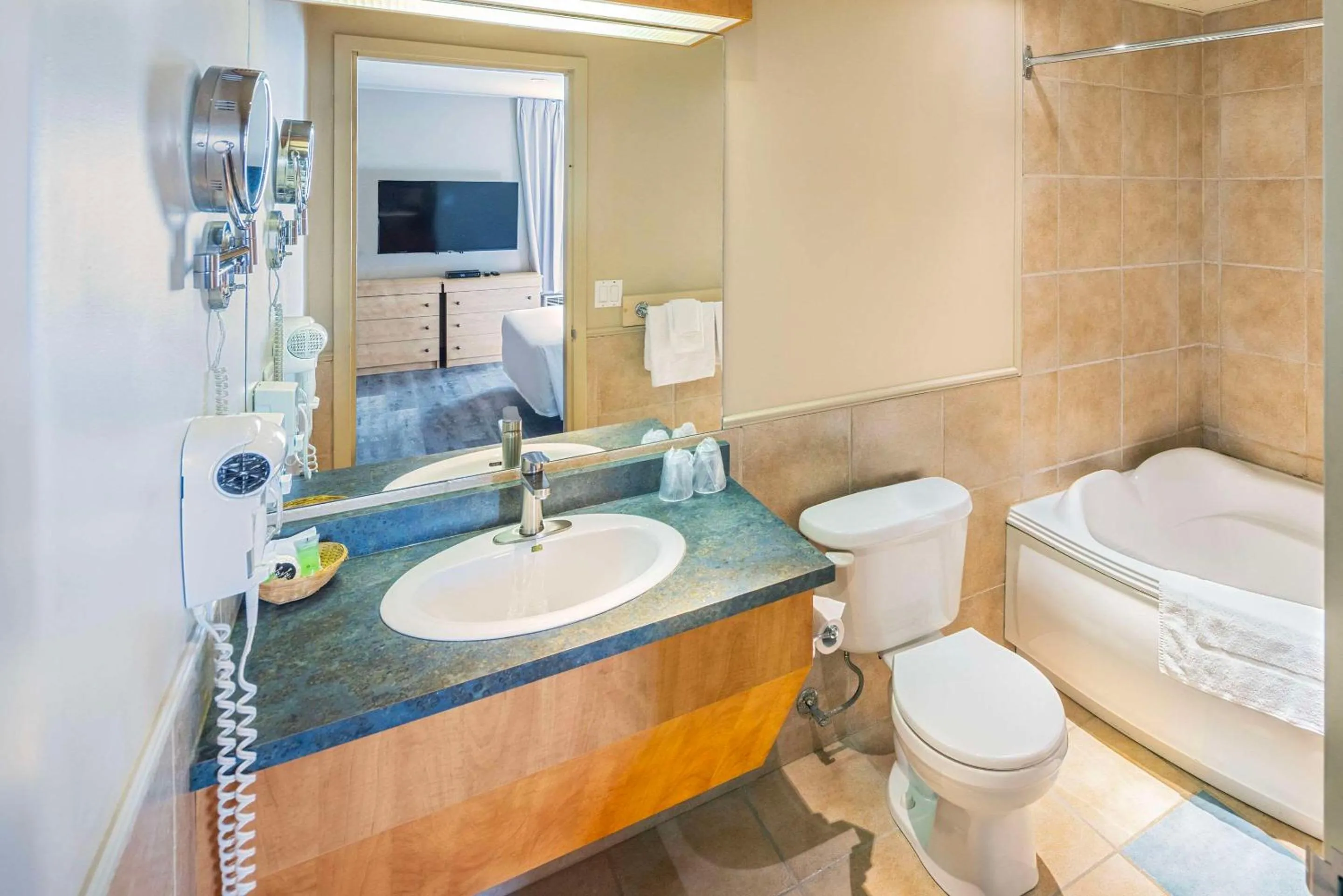 Bedroom in Econo Lodge