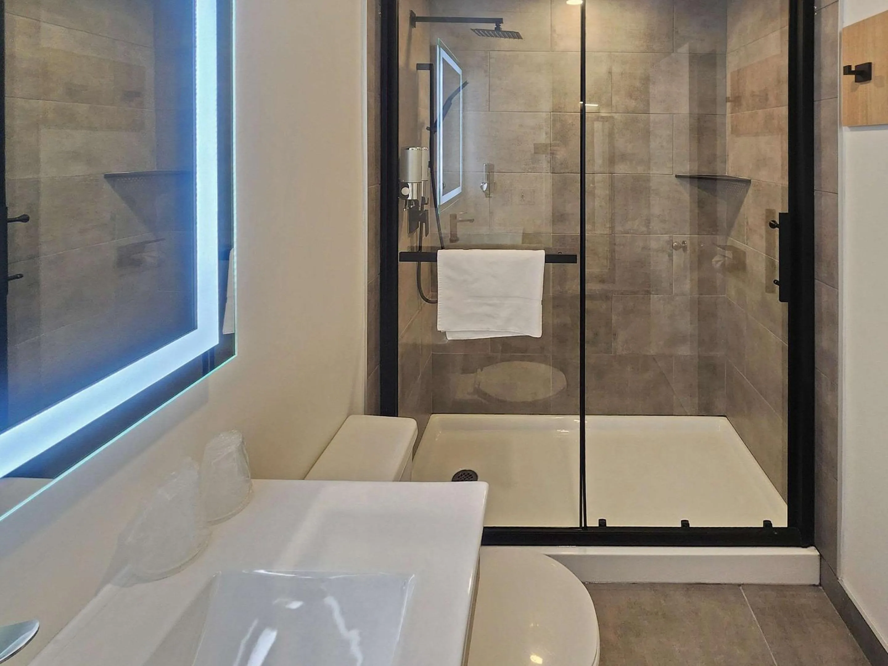 Bedroom in Econo Lodge