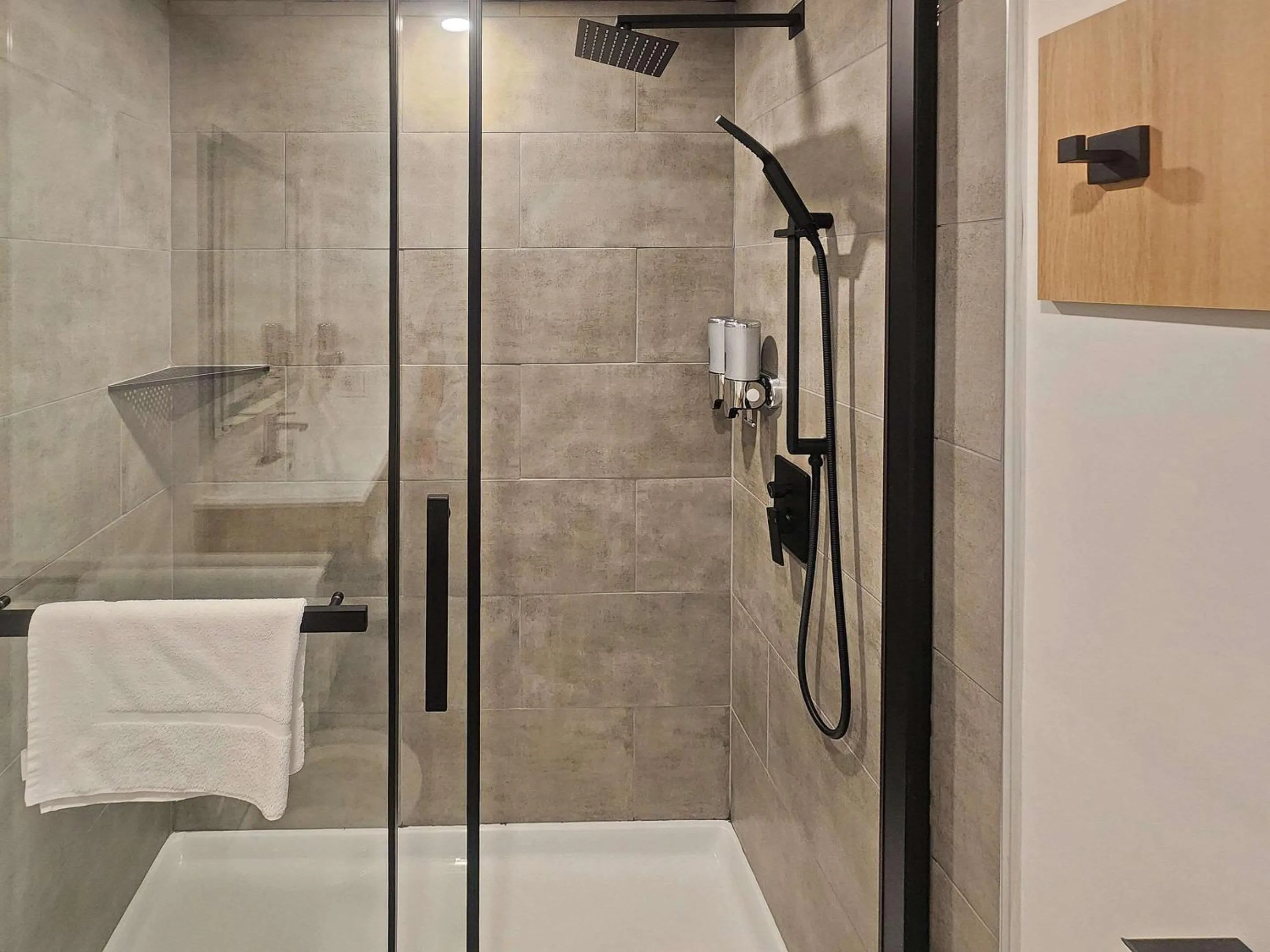 Bedroom in Econo Lodge