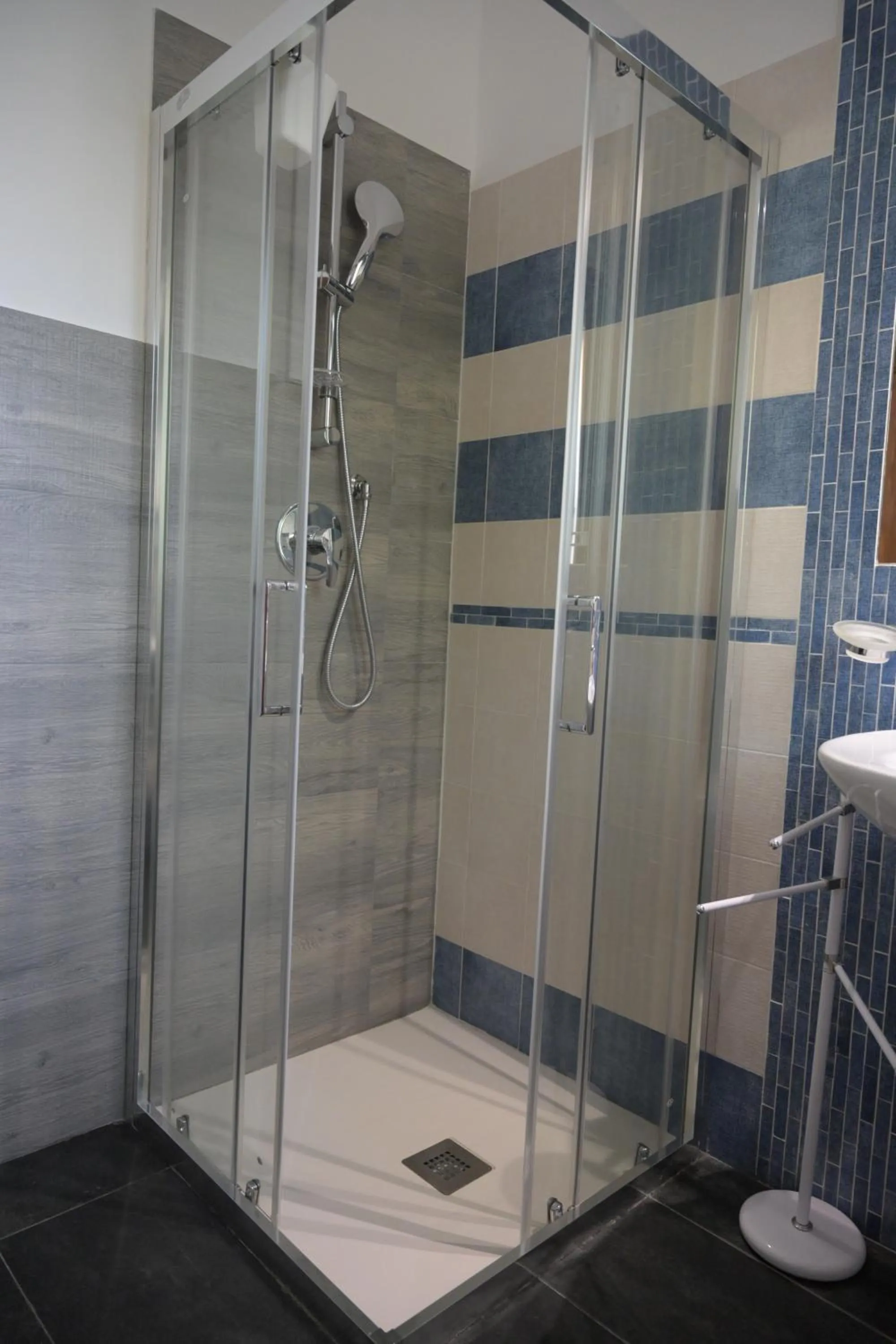 Shower in B&B Sale e Sole sul Mare