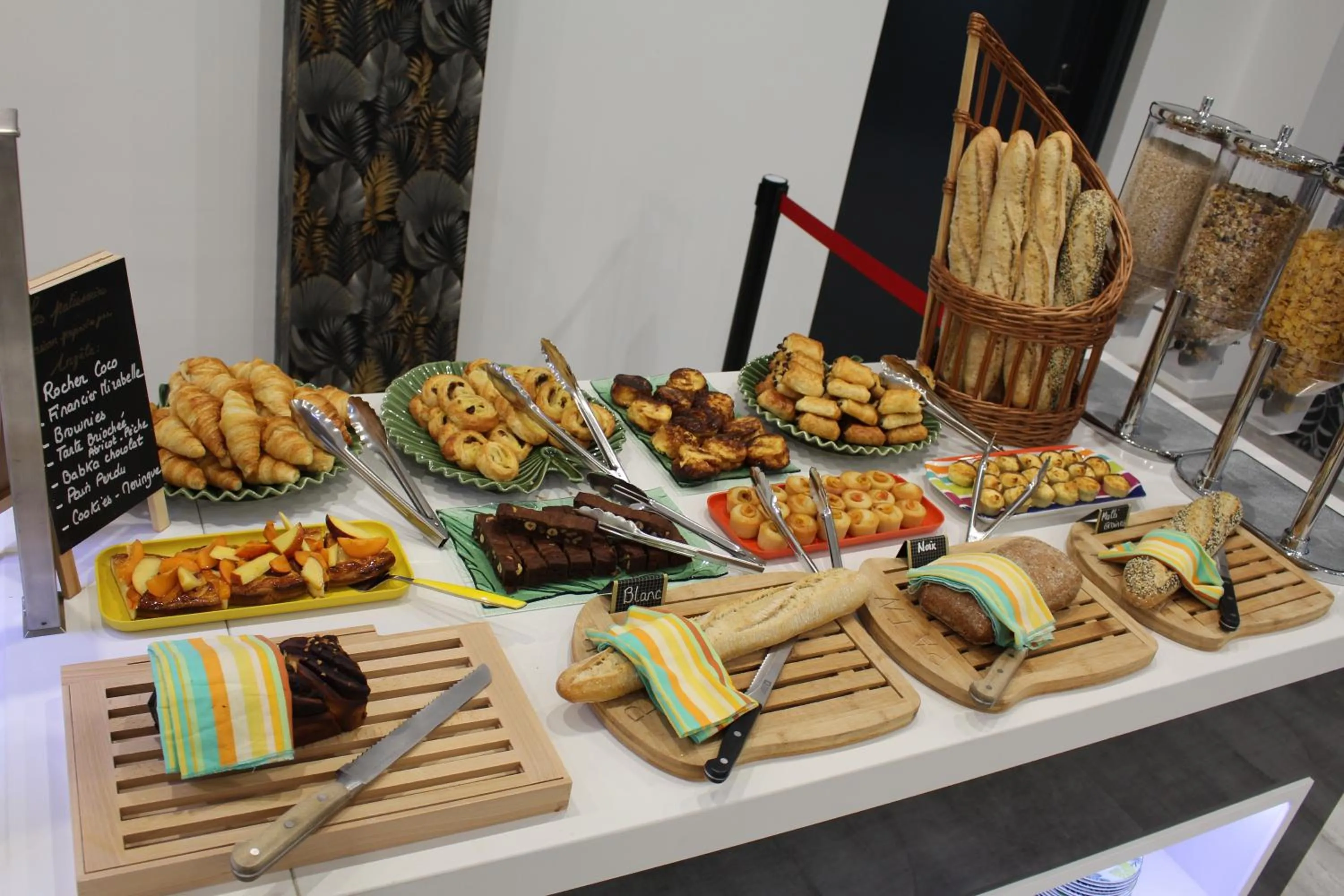 Food and drinks in Au Palmyre Hôtel