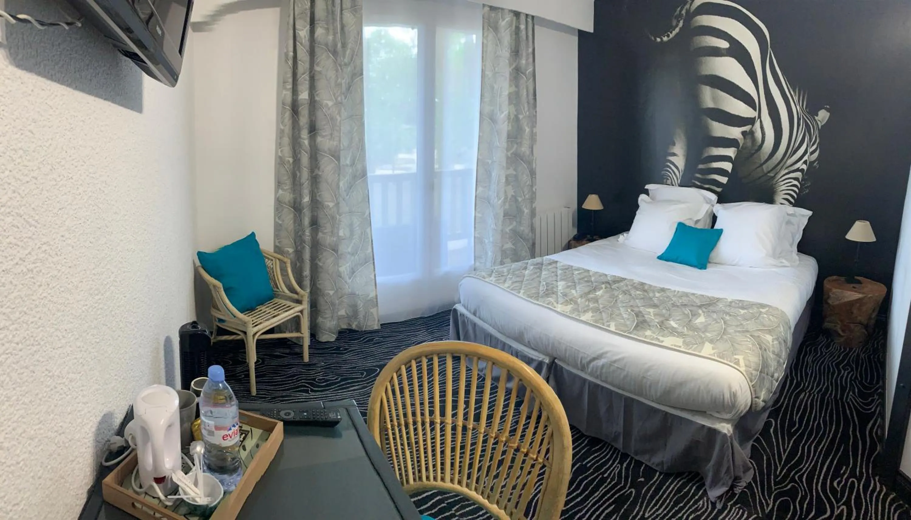 Bedroom in Au Palmyre Hôtel