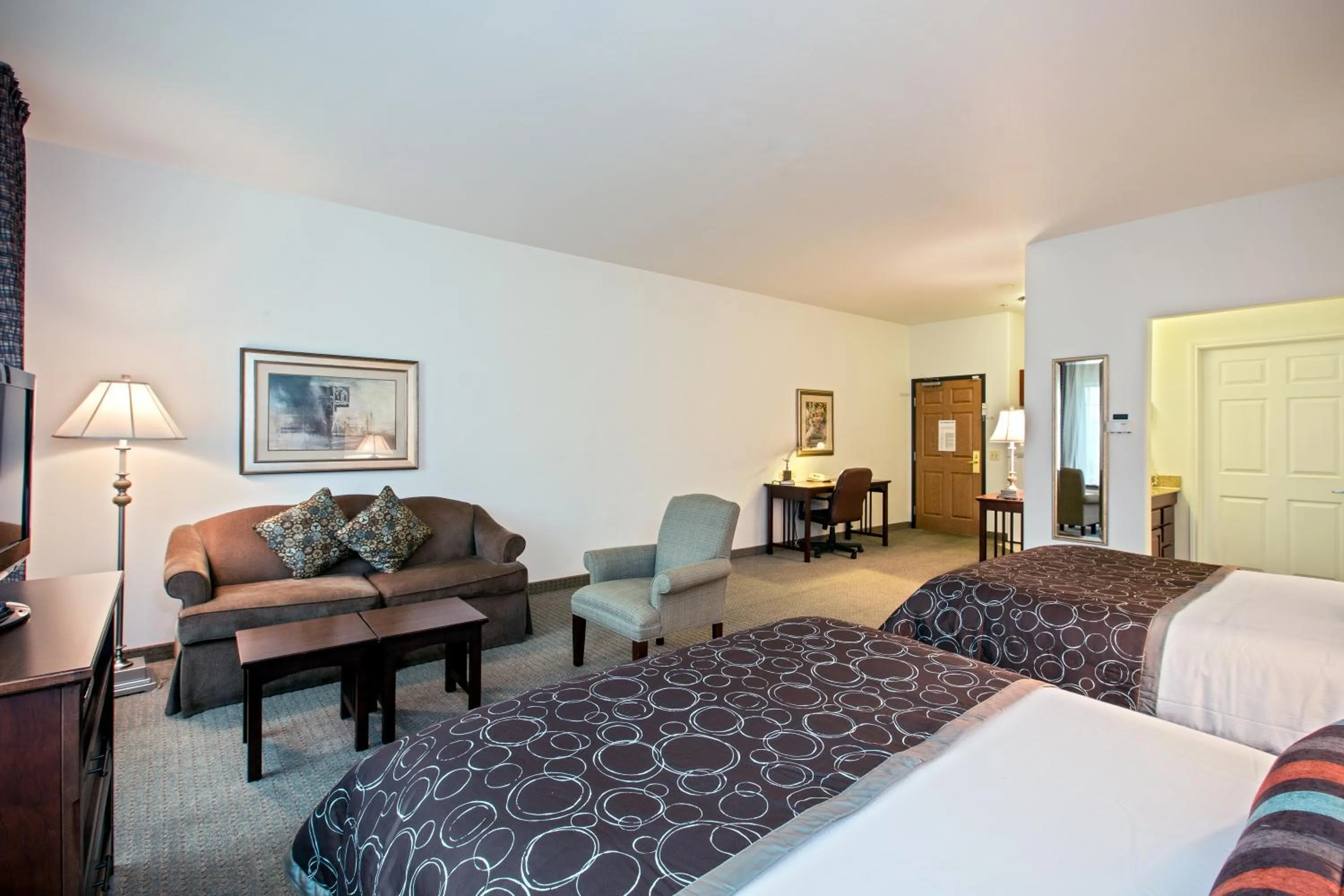 Photo of the whole room, Bed in Staybridge Suites Rockford by IHG