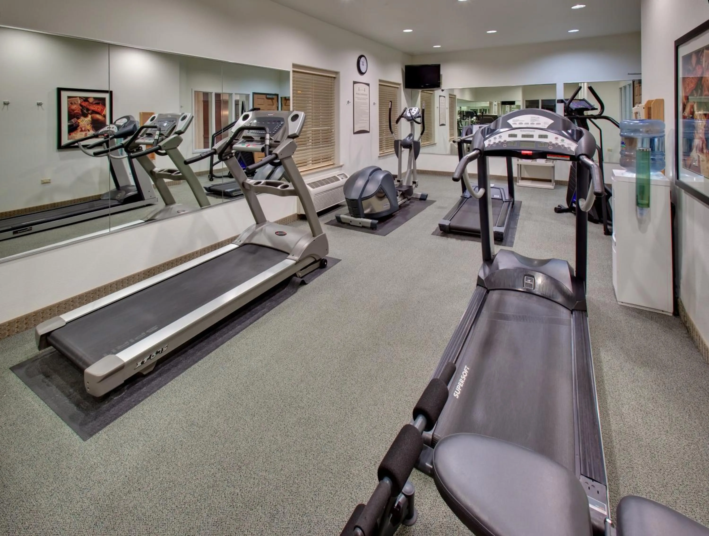 Fitness centre/facilities in Staybridge Suites Rockford by IHG