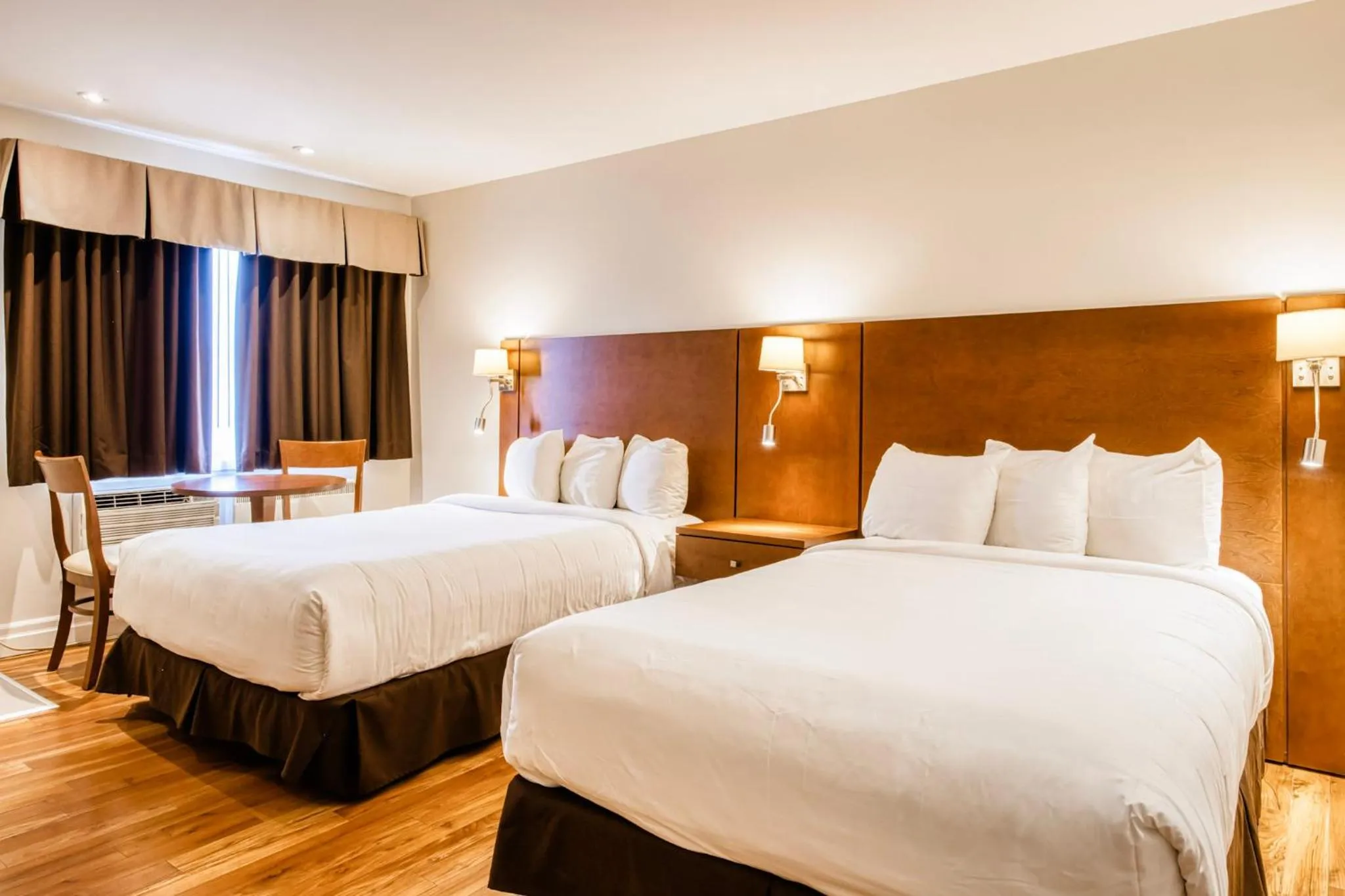 Bedroom in Motel Mistral